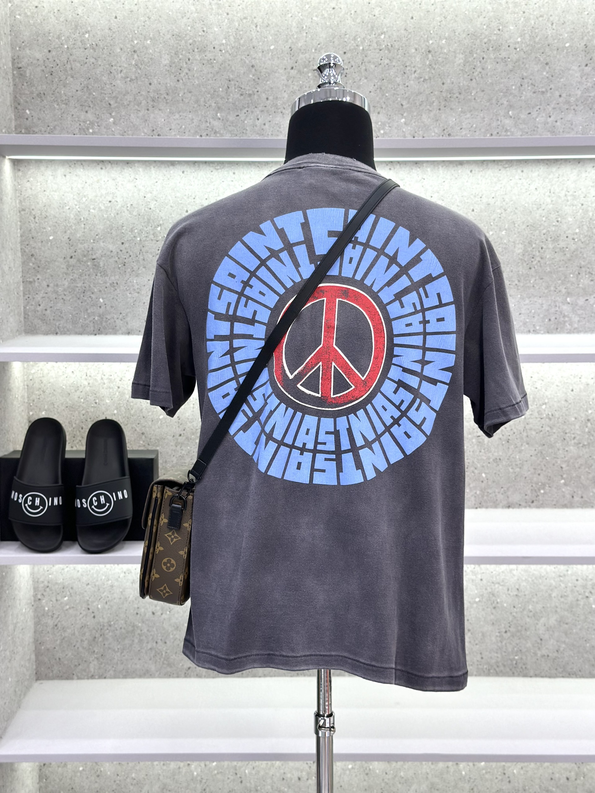 Áo phông T-shirt Saint Laurent YSL Đen logo chữ tròn ngực Like Auth on web VTN