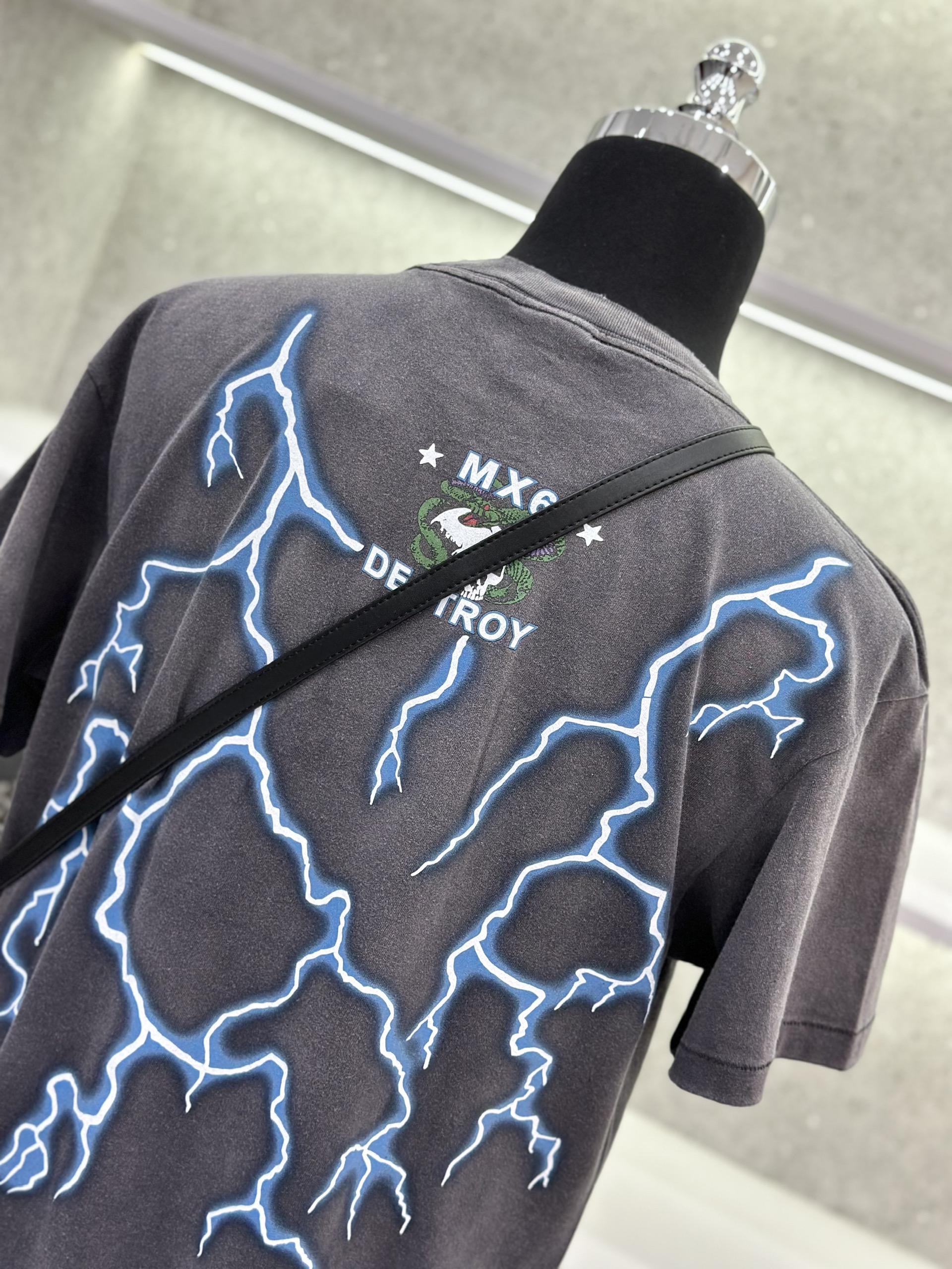 Áo phông T-shirt Saint Laurent YSL Đen họa tiết Medusa tia sét Like Auth on web VTN