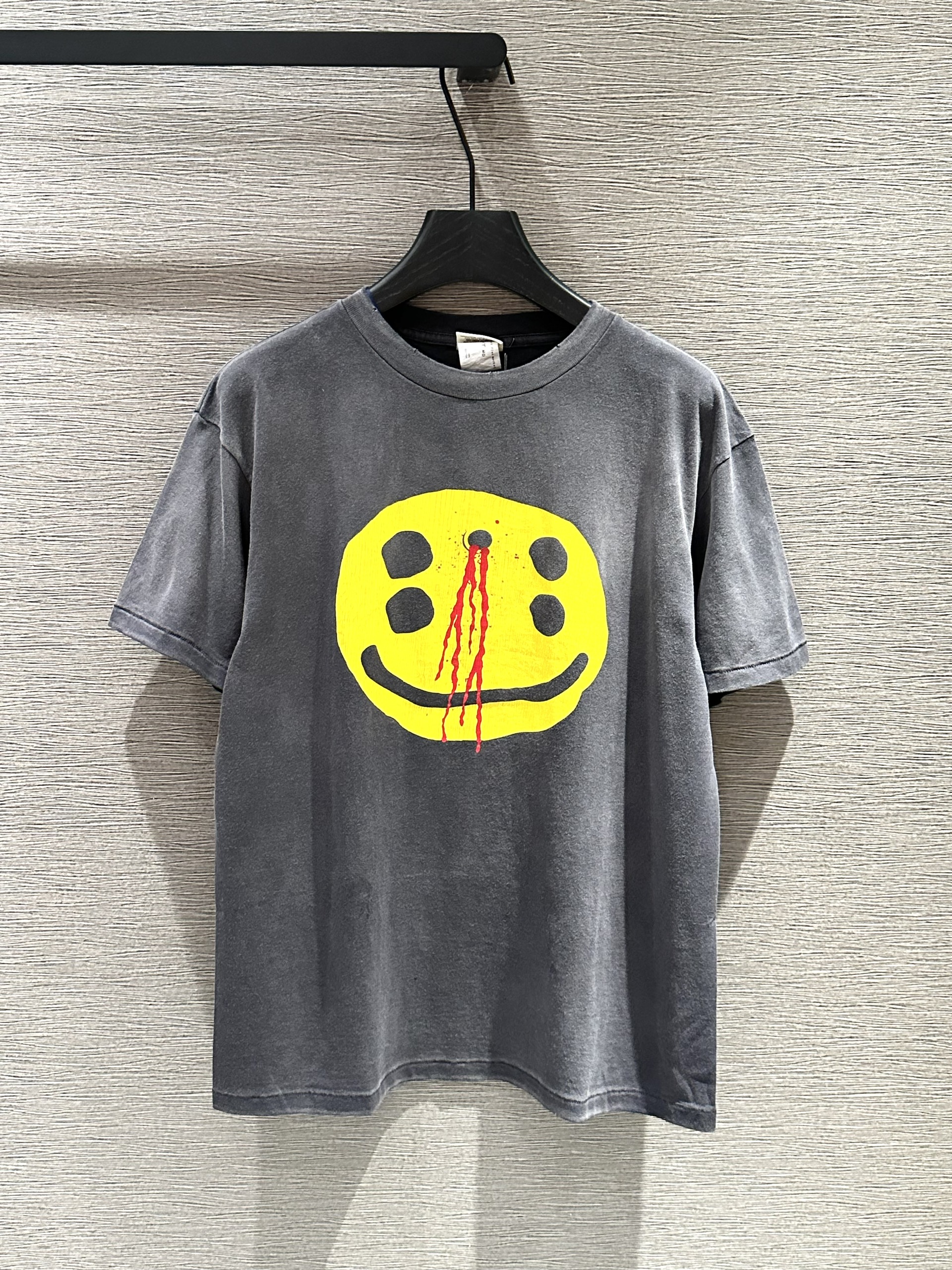 Áo phông T-shirt Saint Laurent YSL Đen họa tiết mặt cười vàng Like Auth on web VTN