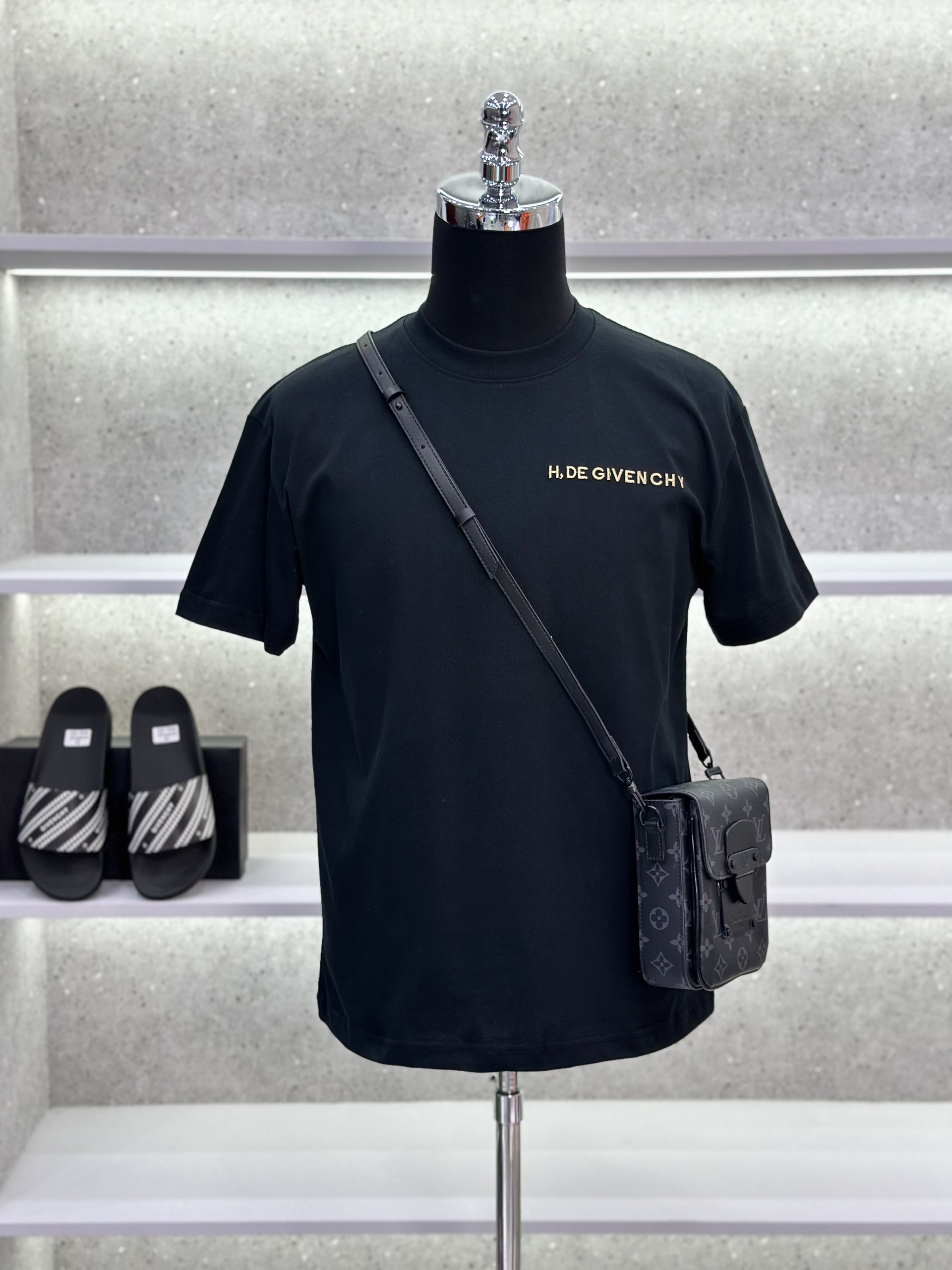 Áo phông T-shirt Givenchy GVC 1952 họa tiết Rắn thêu Like Auth on web VTN