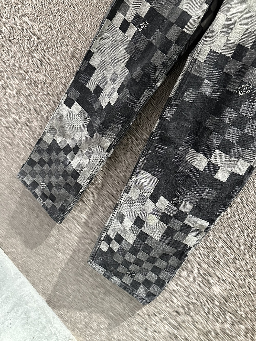 Quần Jean Louis Vuitton LV họa tiết caro Like Auth on web VTN