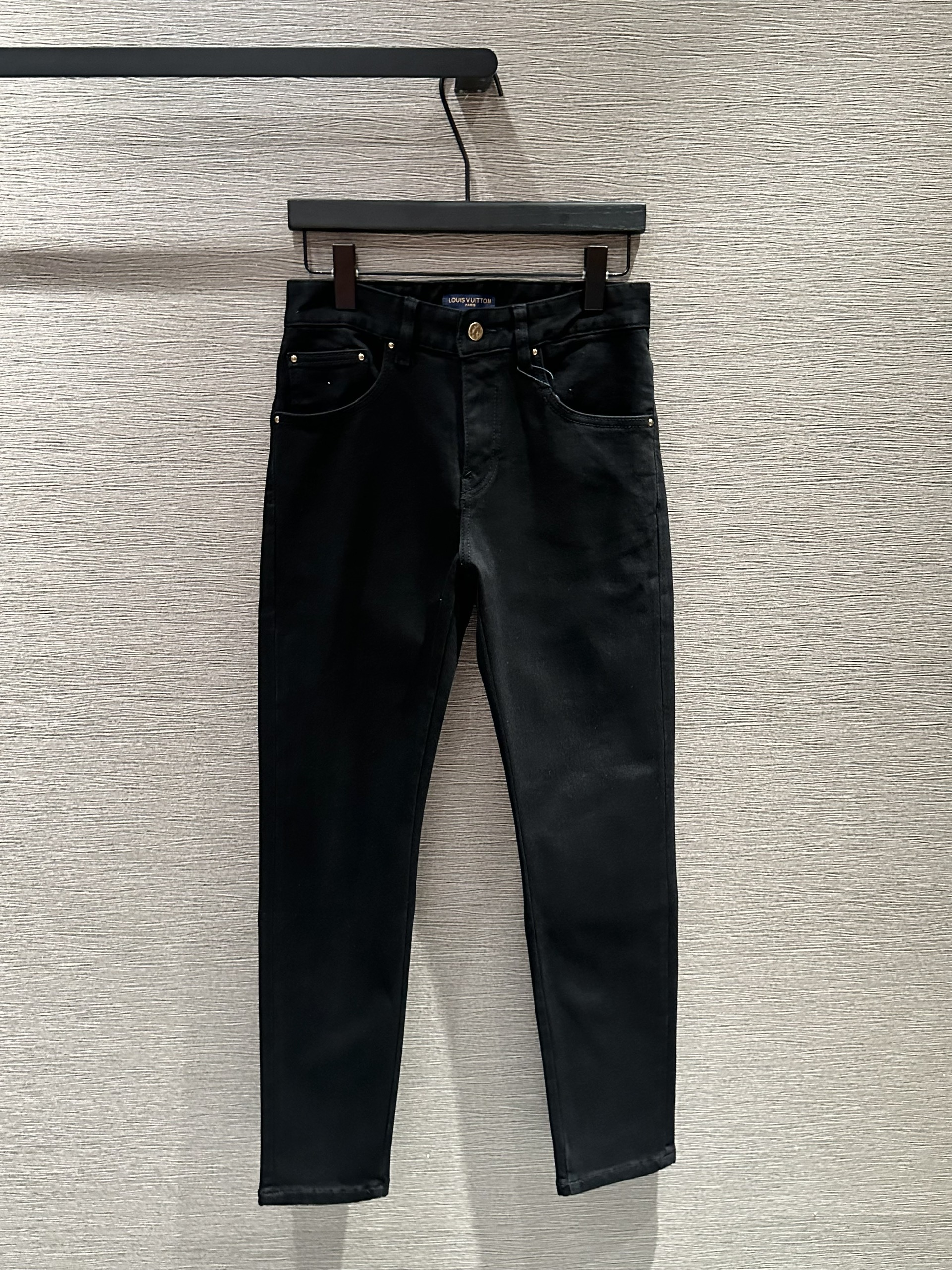 Quần Jean Louis Vuitton LV Đen logo chữ đính đá Hồng túi sau Like Auth on web VTN