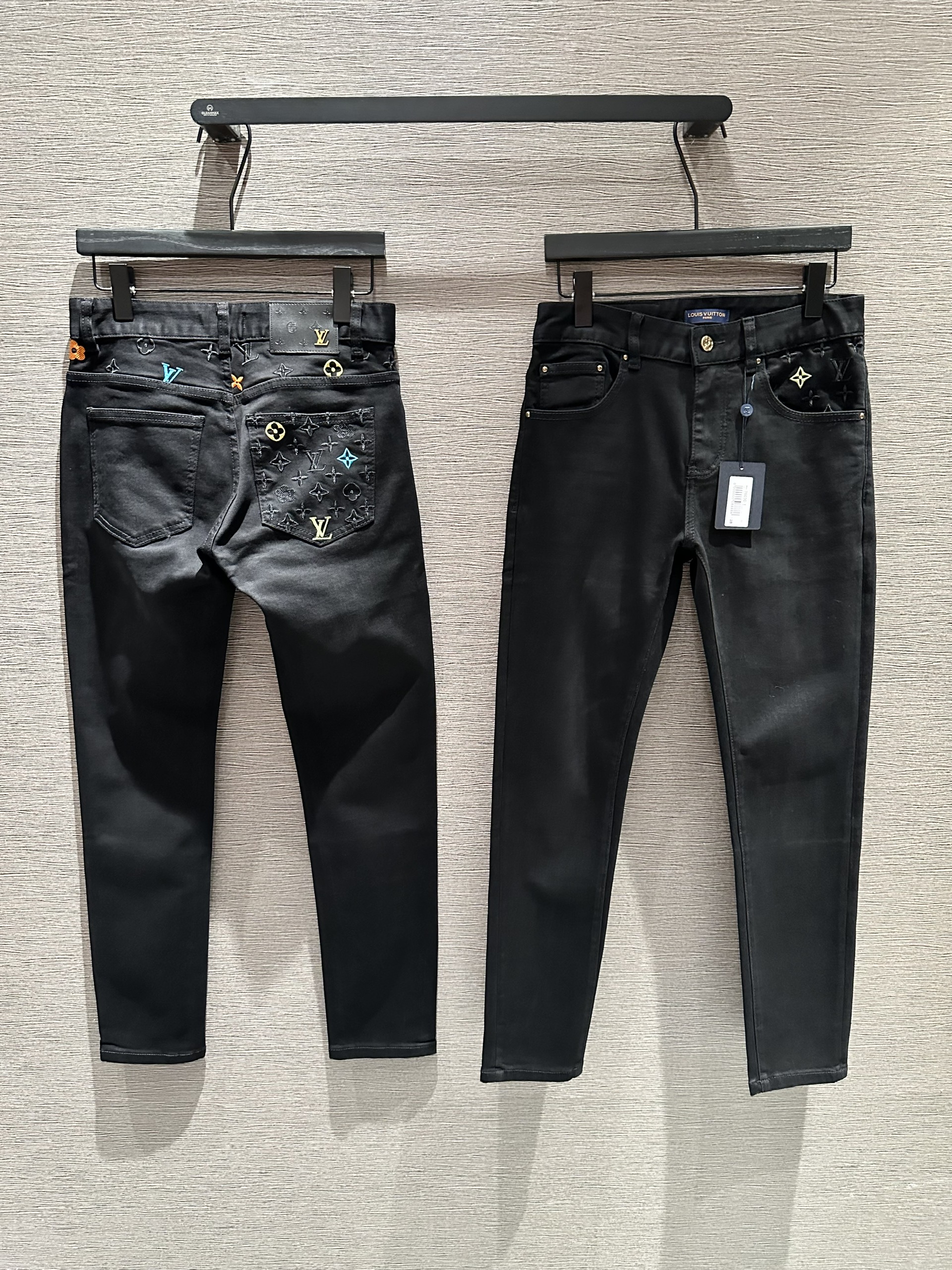 Quần Jean Louis Vuitton LV Đen họa tiết hoa vân logo LV thêu cạp túi Like Auth on web VTN