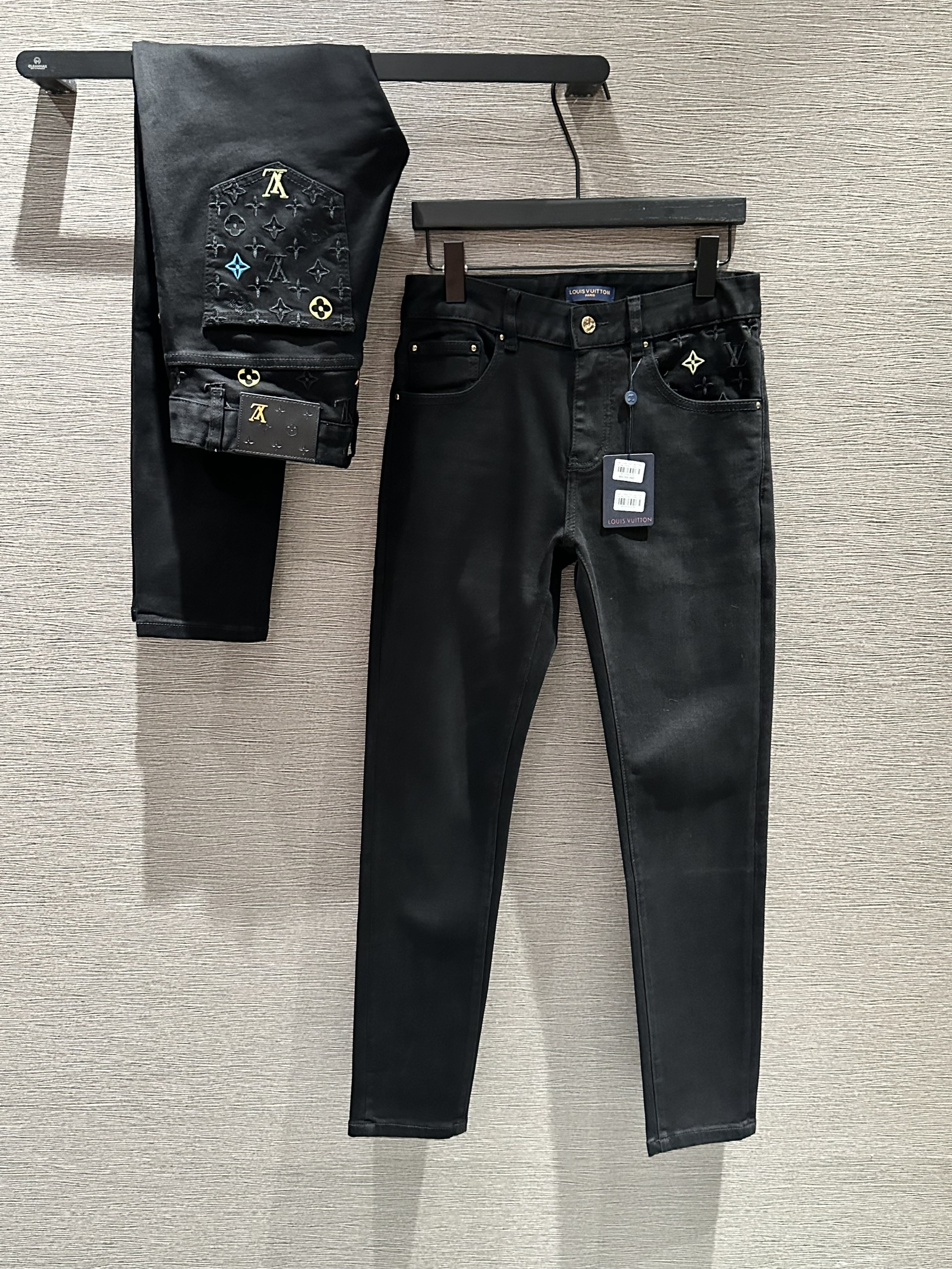 Quần Jean Louis Vuitton LV Đen họa tiết hoa vân logo LV thêu cạp túi Like Auth on web VTN