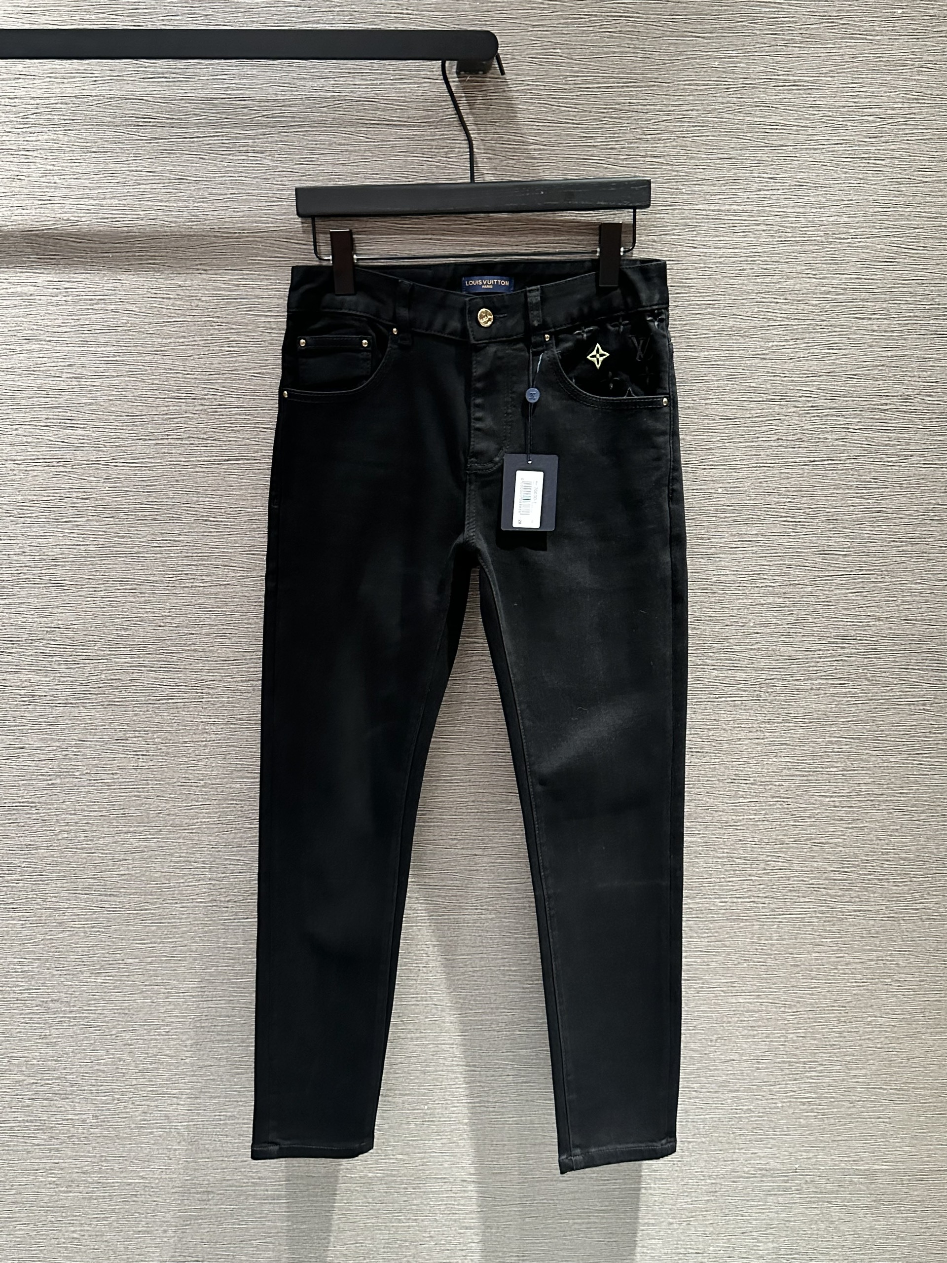 Quần Jean Louis Vuitton LV Đen họa tiết hoa vân logo LV thêu cạp túi Like Auth on web VTN