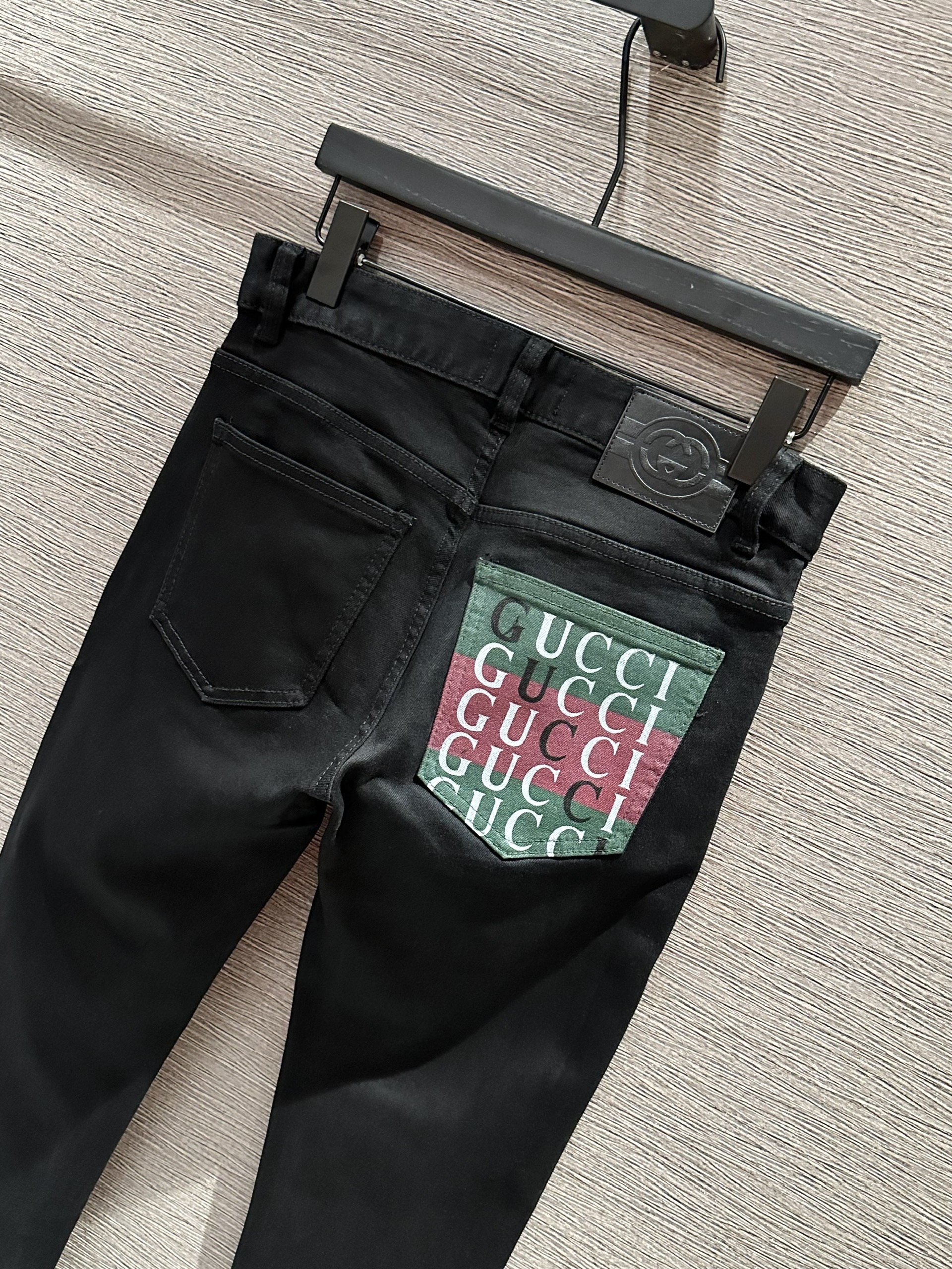 Quần Jean Gucci GC Đen kẻ sọc Xanh Đỏ loogo chữ túi sau Like Auth on web VTN