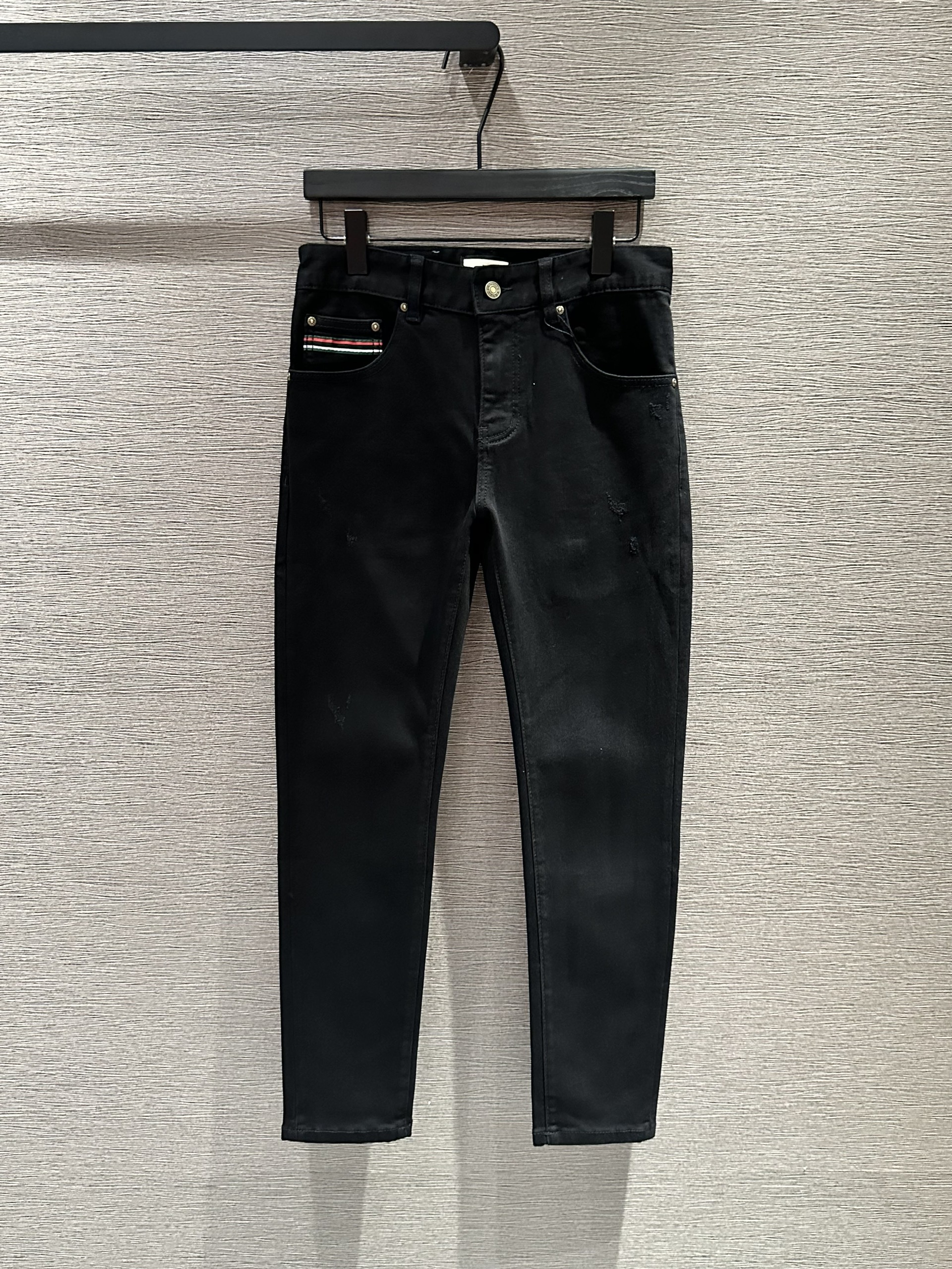 Quần Jean Gucci GC Đen rách xước kẻ sọc màu logo nổi túi Like Auth on web VTN