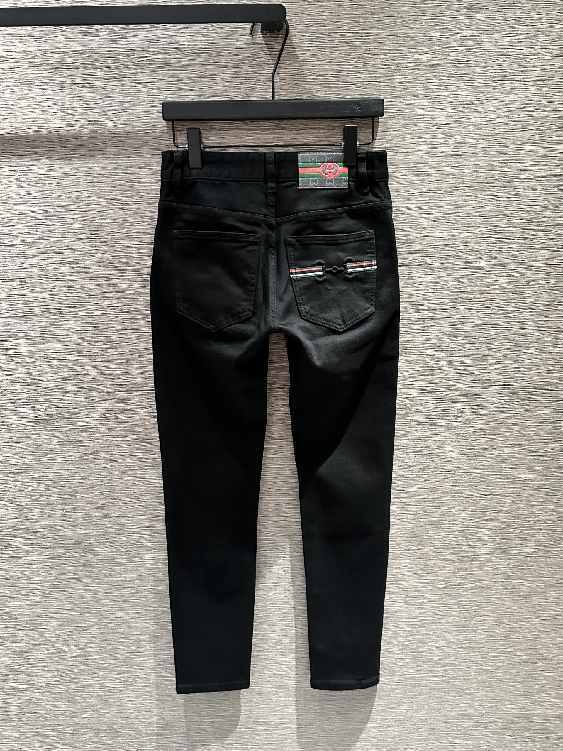 Quần Jean Gucci GC Đen rách xước kẻ sọc màu logo nổi túi Like Auth on web VTN