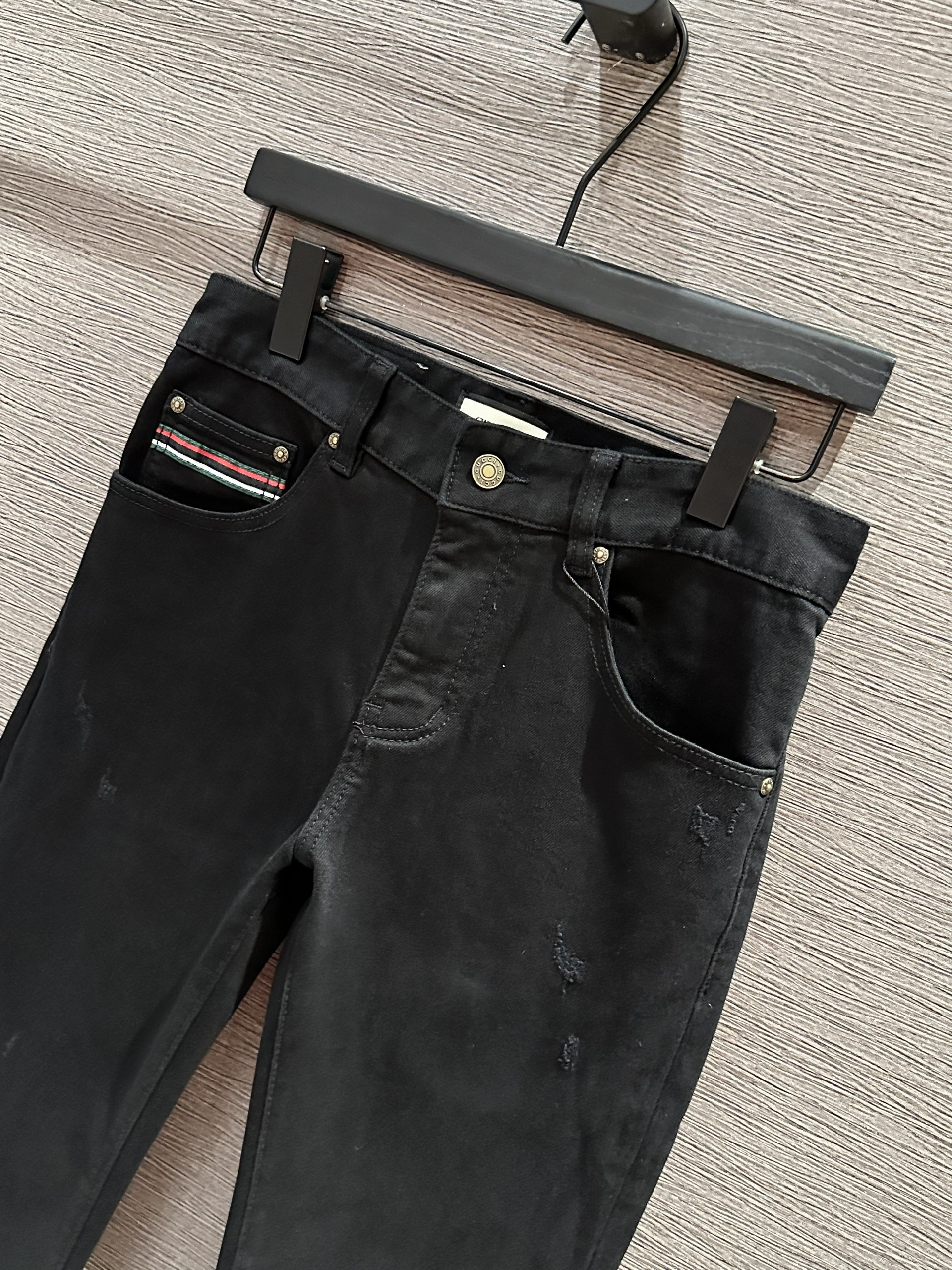 Quần Jean Gucci GC Đen rách xước kẻ sọc màu logo nổi túi Like Auth on web VTN