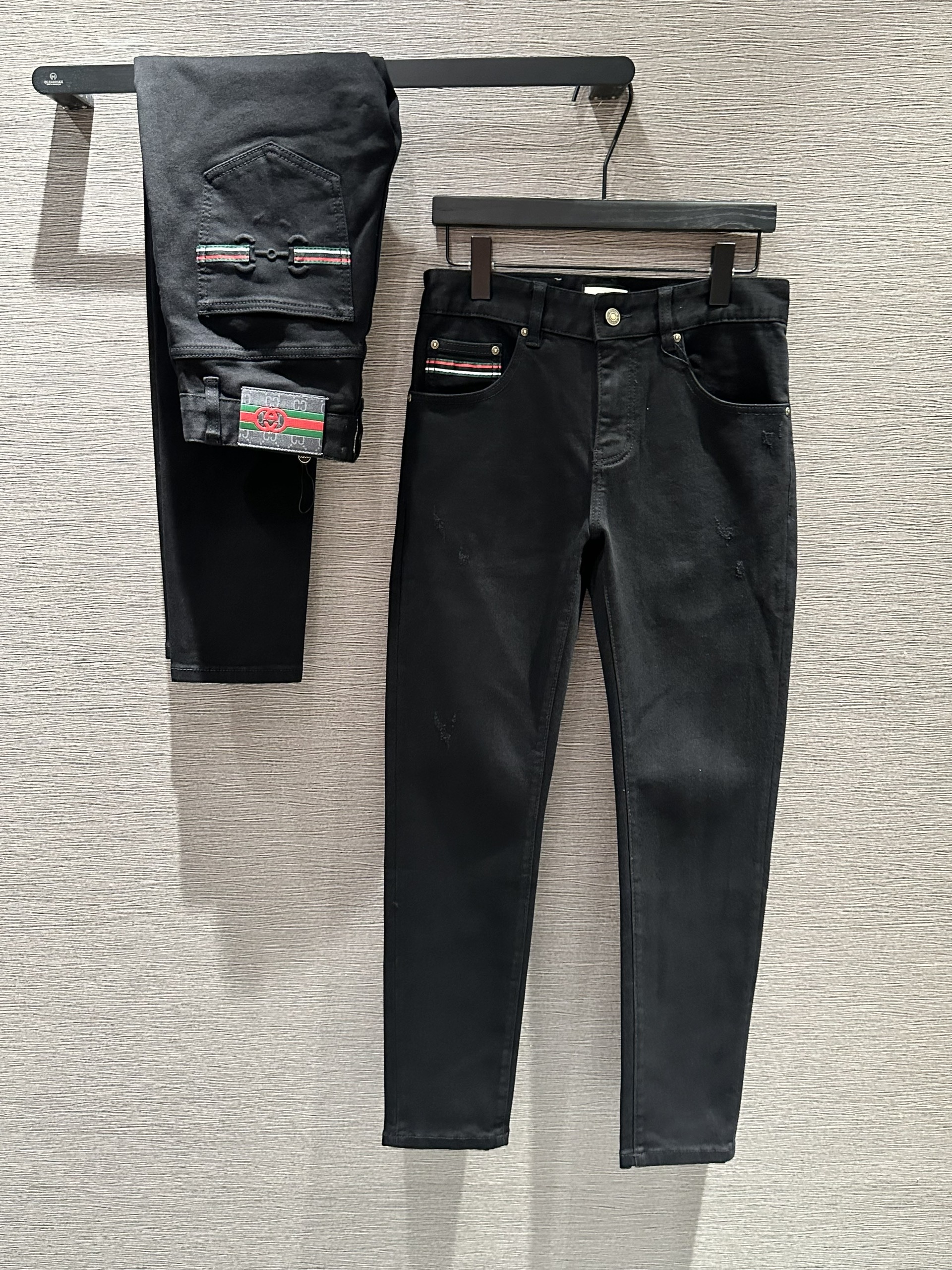 Quần Jean Gucci GC Đen rách xước kẻ sọc màu logo nổi túi Like Auth on web VTN