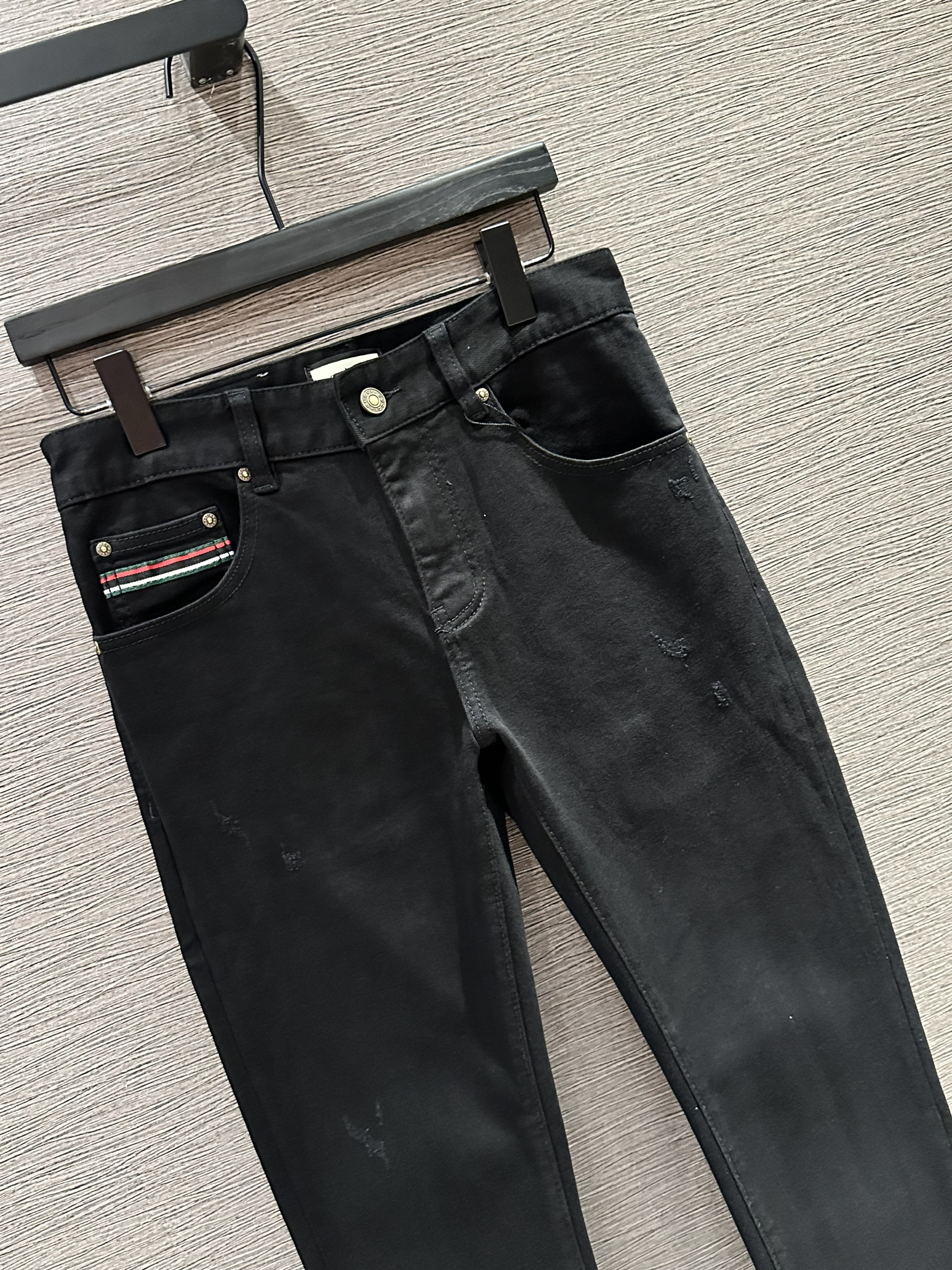 Quần Jean Gucci GC Đen rách xước kẻ sọc màu logo nổi túi Like Auth on web VTN