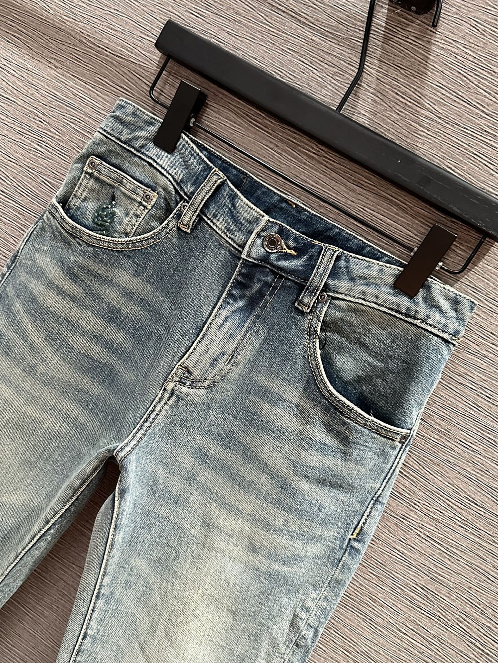 Quần Jean Gucci GC Xanh nhạt họa tiết Ong Rắn thêu túi Like Auth on web VTN