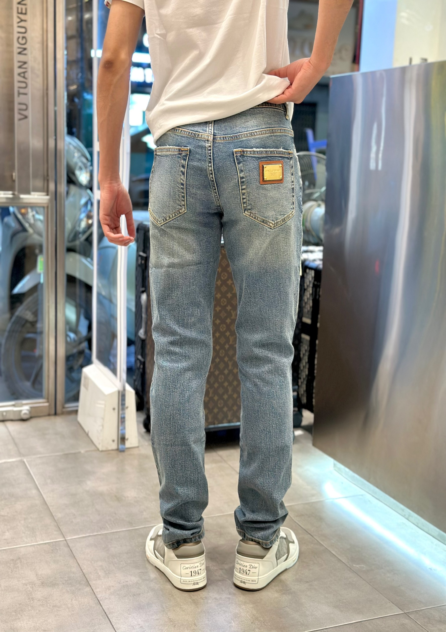 Quần Jean Dolce Gabbana DG Xanh bạc rách mài logo tag vuông túi sau Like Auth on web VTN