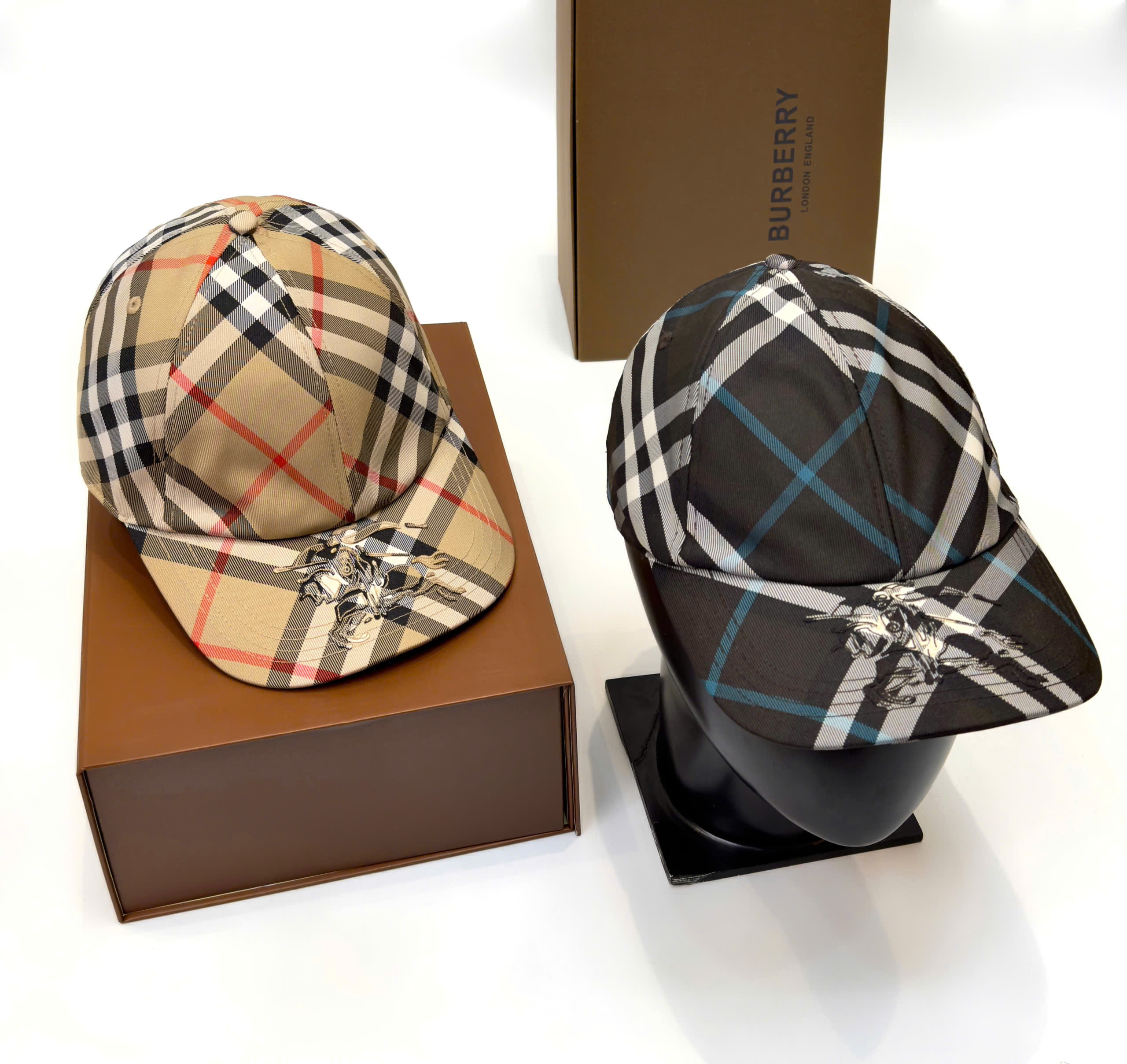 Mũ lưỡi trai, nón kết Burberry BBR kẻ sọc logo ngựa thêu Like Auth fullbox DDT