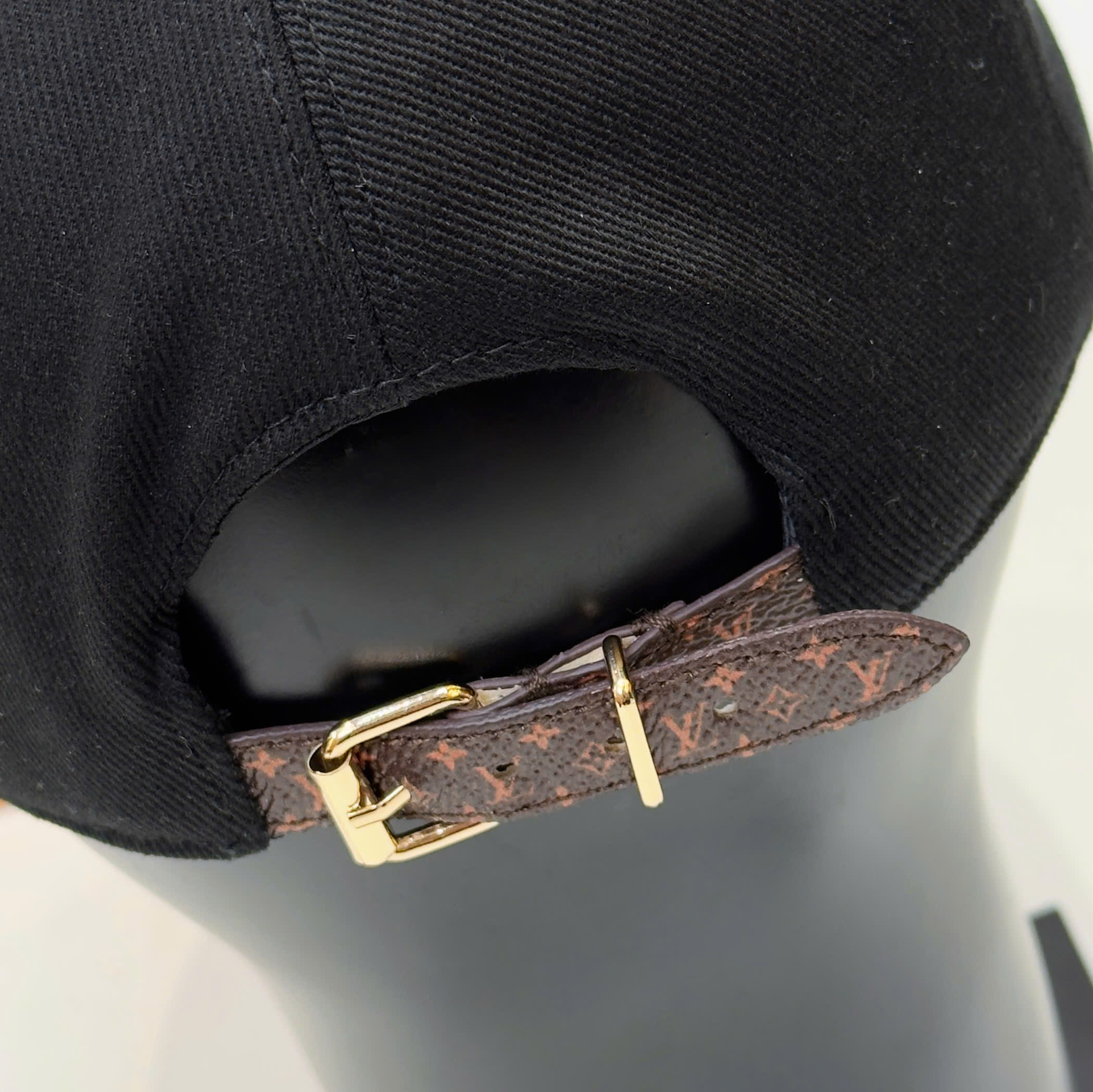 Mũ lưỡi trai, nón kết Louis Vuitton LV hoa vân thêu Like Auth fullbox DDT