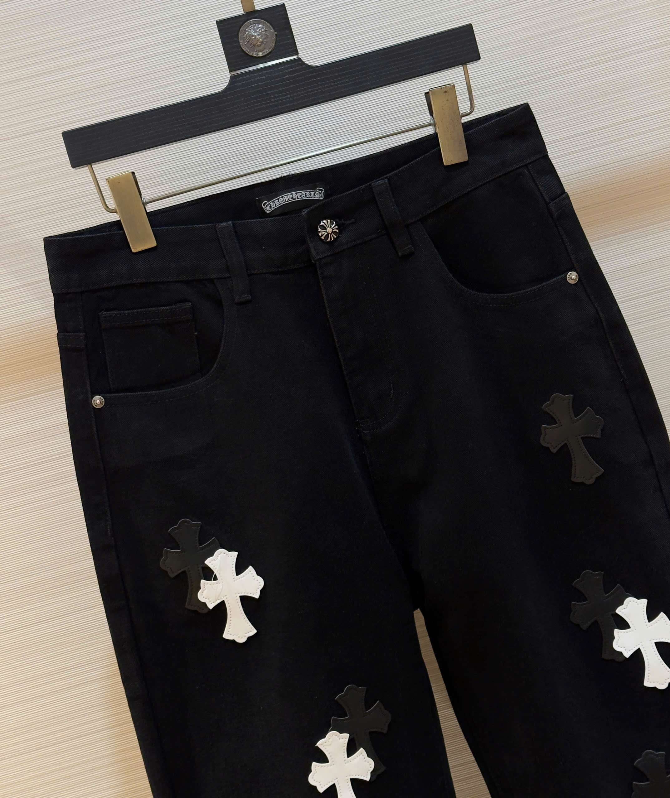 Quần Jean ống suông Chrome Heart CH Đen logo chữ thập da thêu Like Auth on web