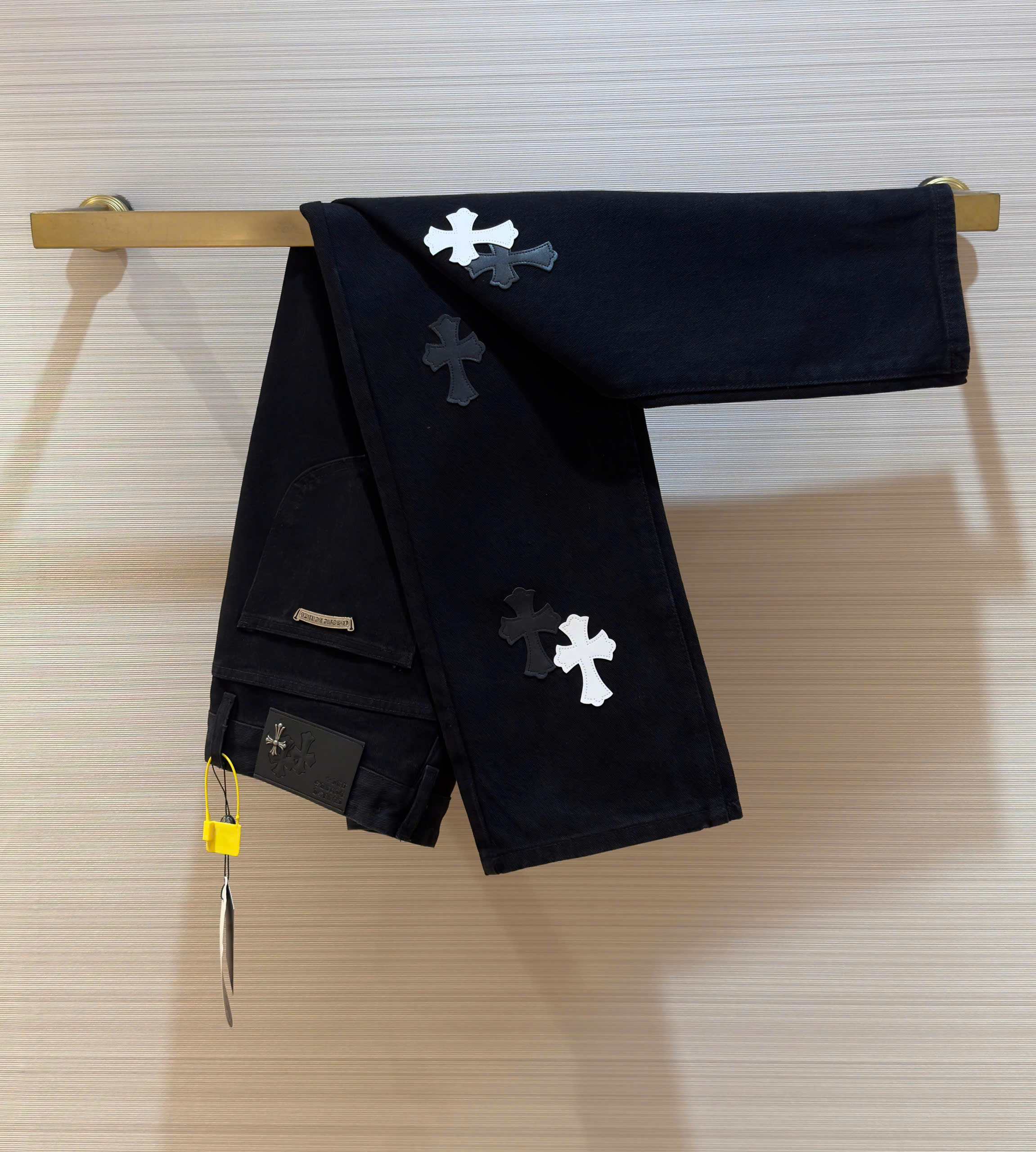 Quần Jean ống suông Chrome Heart CH Đen logo chữ thập da thêu Like Auth on web