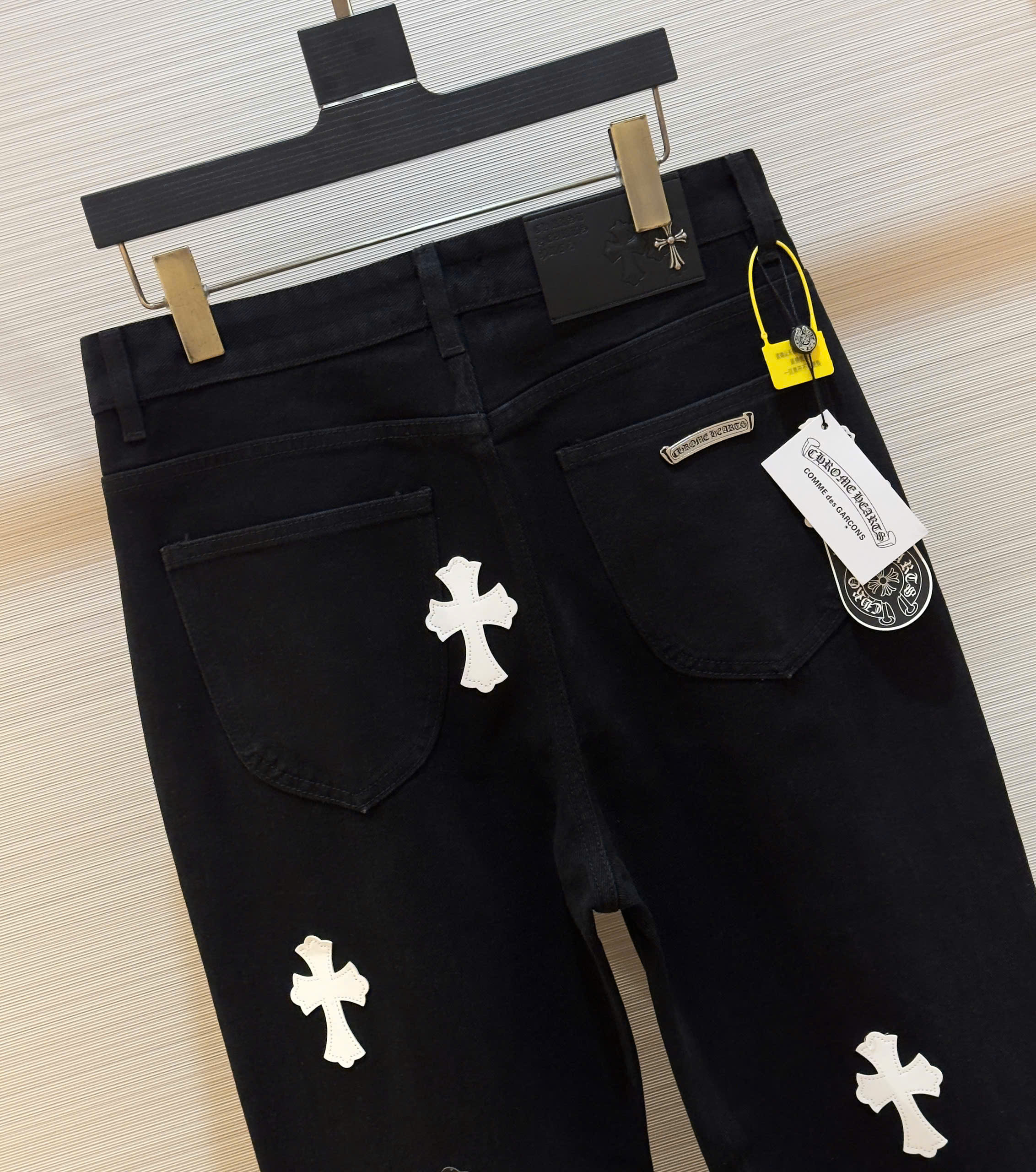 Quần Jean ống suông Chrome Heart CH Đen logo chữ thập da thêu Like Auth on web