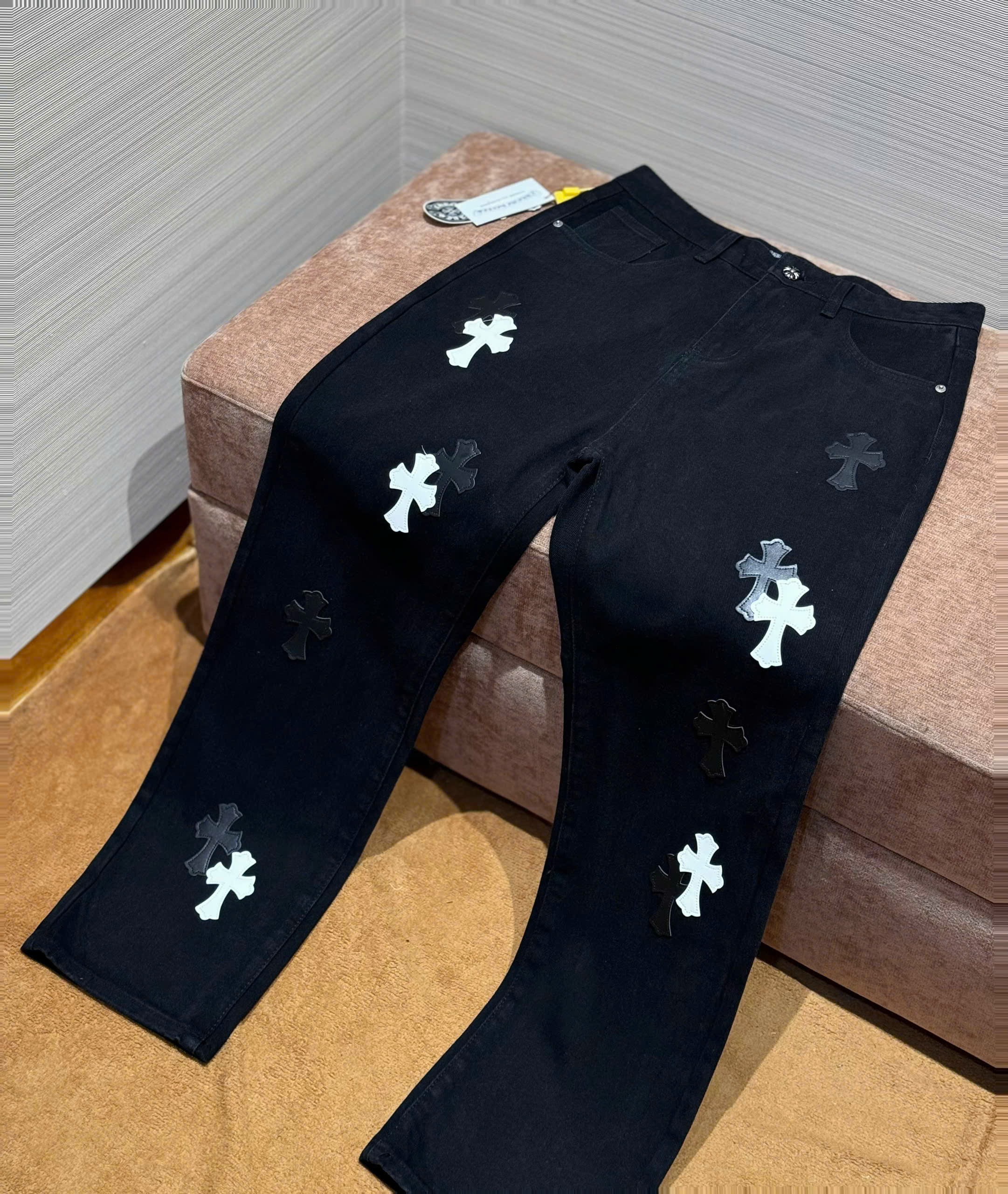 Quần Jean ống suông Chrome Heart CH Đen logo chữ thập da thêu Like Auth on web