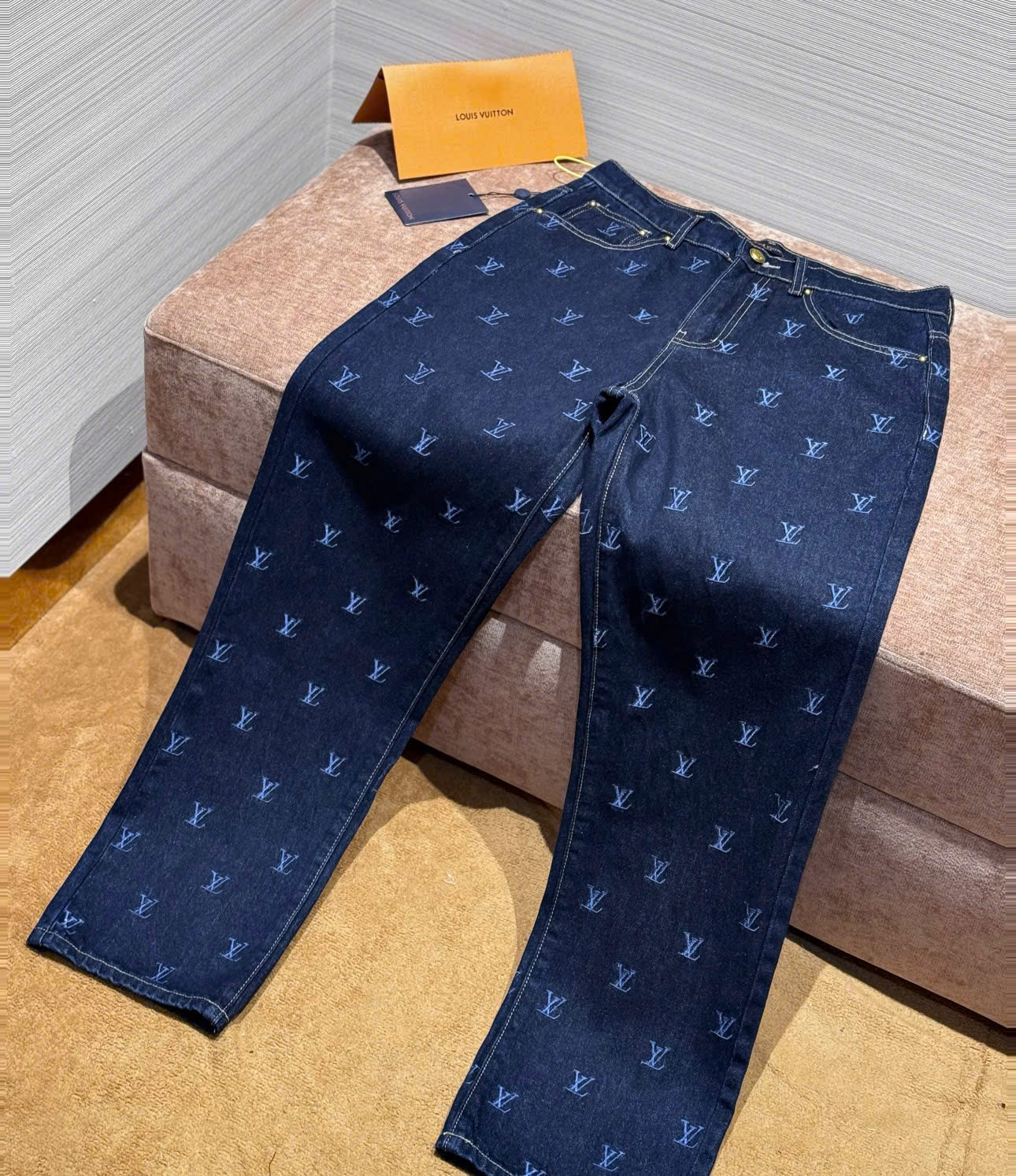 Quần Jean ống suông Louis Vuitton LV Xanh than họa tiết logo LV thêu full Like Auth on web DDT