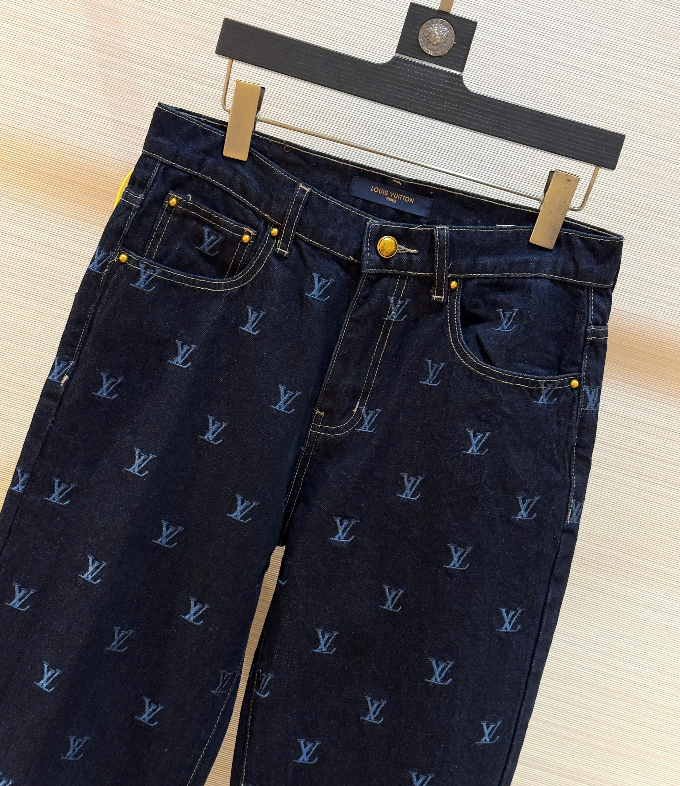 Quần Jean ống suông Louis Vuitton LV Xanh than họa tiết logo LV thêu full Like Auth on web DDT