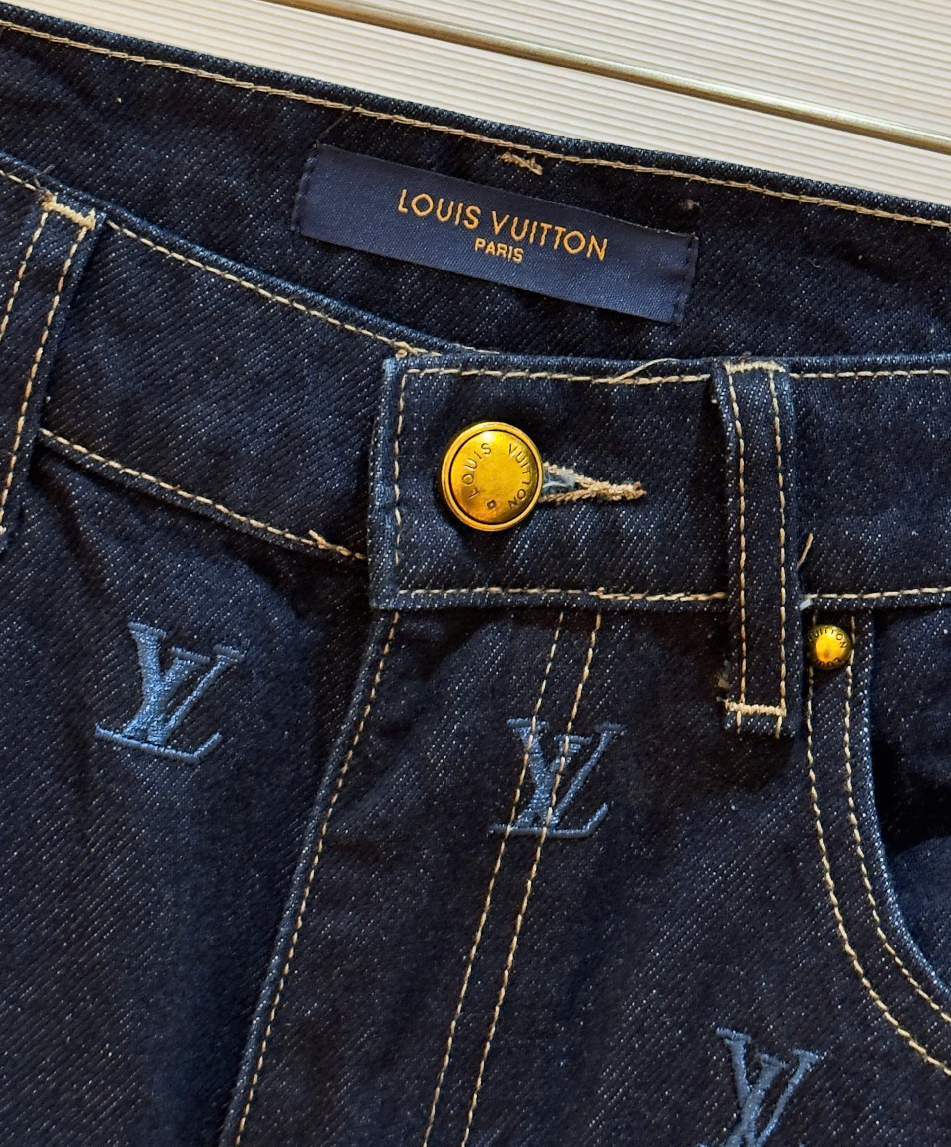 Quần Jean ống suông Louis Vuitton LV Xanh than họa tiết logo LV thêu full Like Auth on web DDT