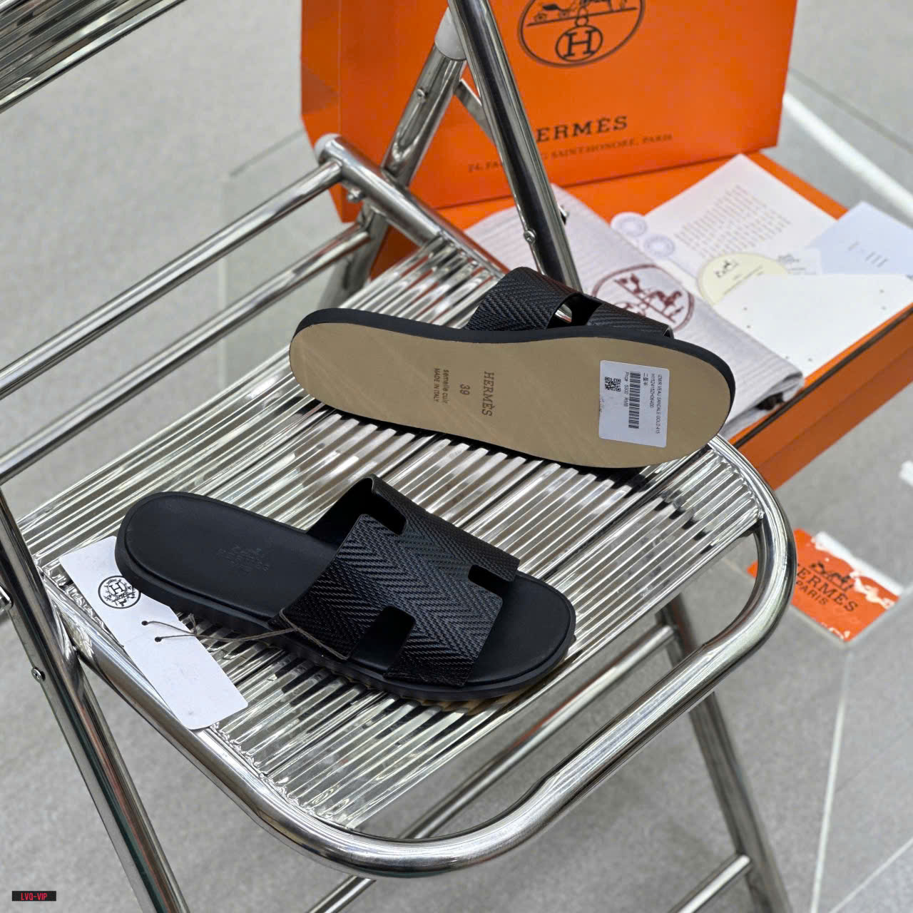 Dép lê quai ngang Hermes HM Đen phối quai sọc Like Auth on web fullbox bill thẻ LVQ