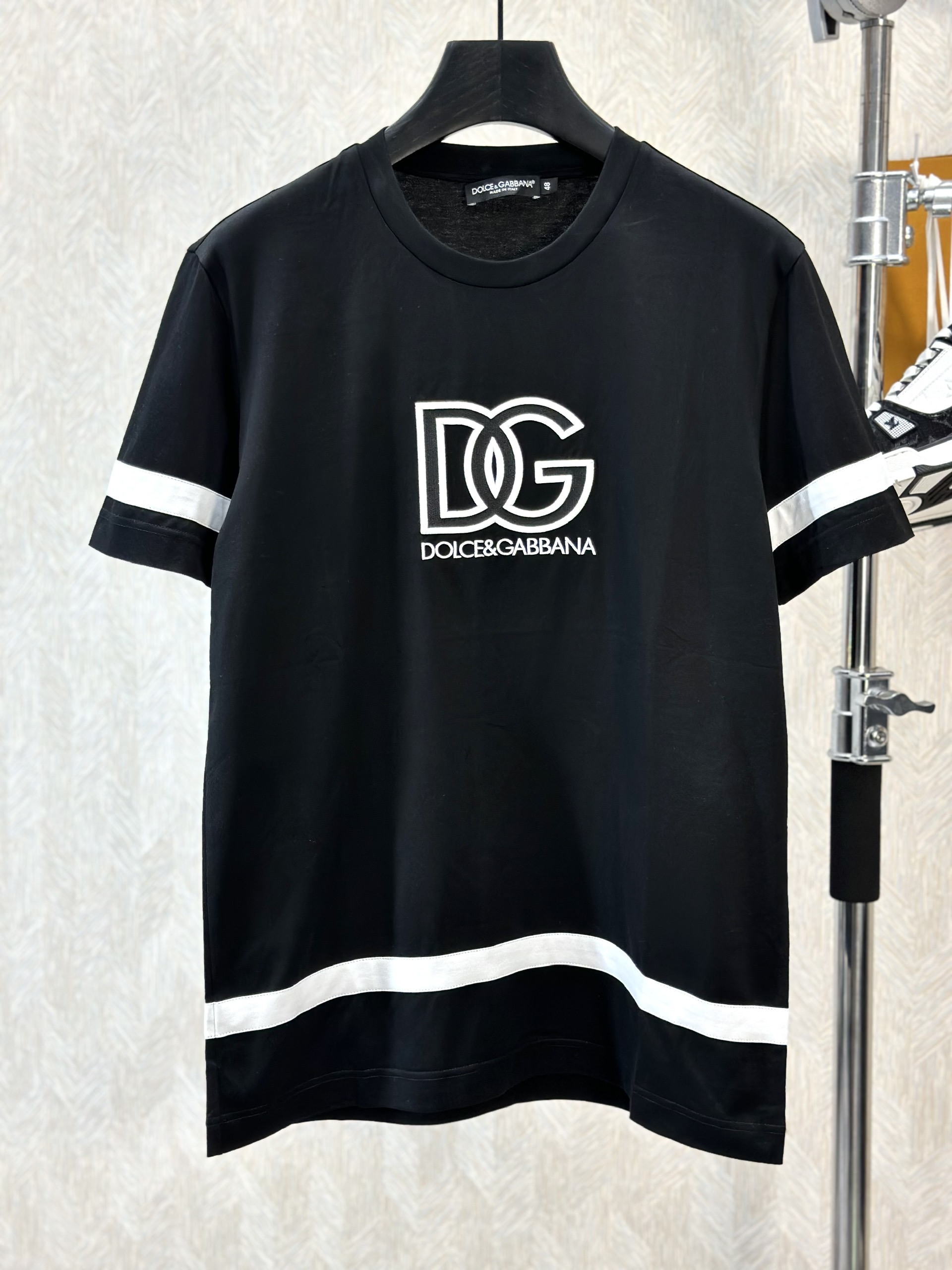 Áo phông T-shirt Dolce Gabbana DG Đen logo DG Milano kẻ sọc ngang Trắng Like Auth on web VTN