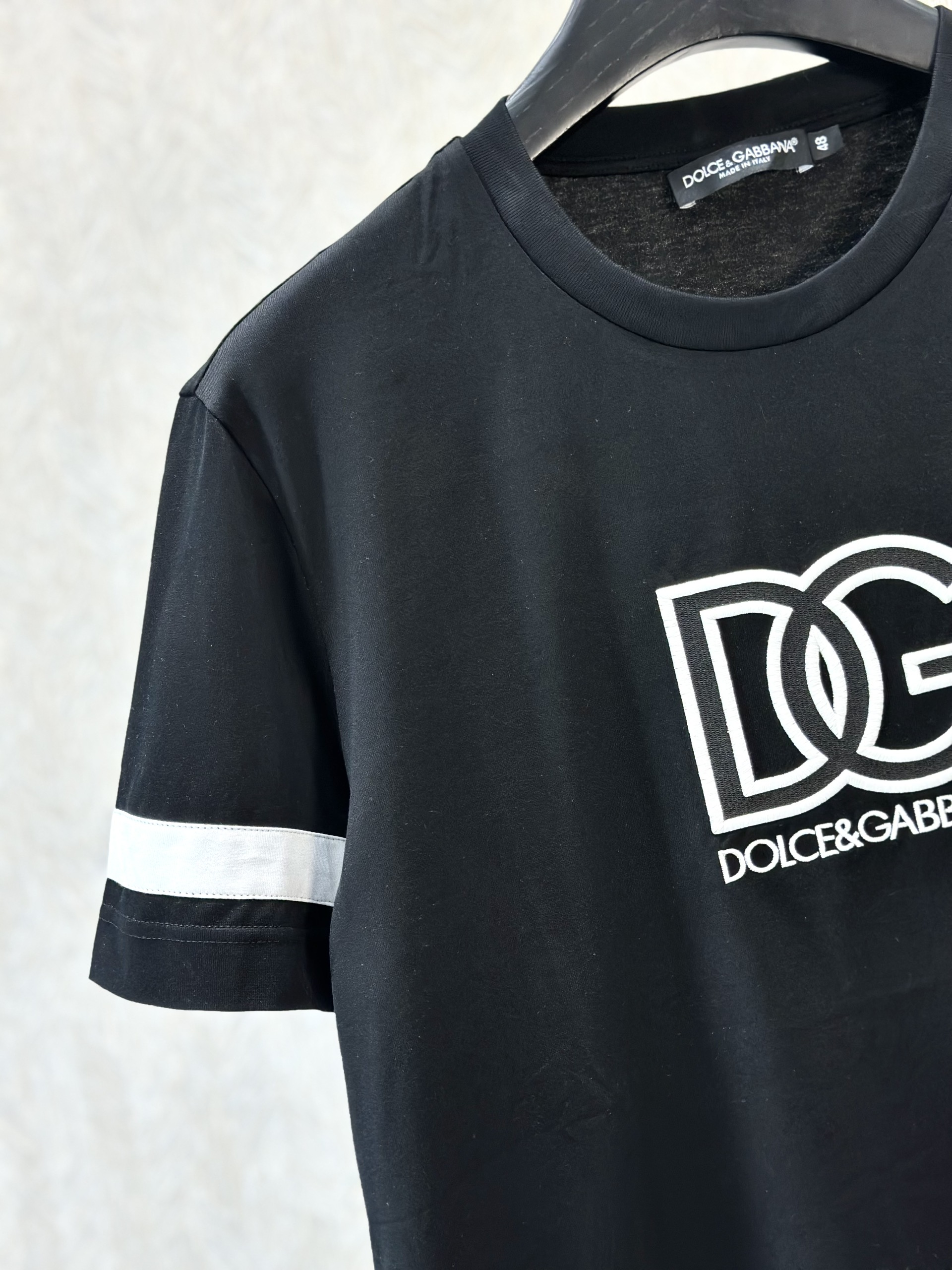 Áo phông T-shirt Dolce Gabbana DG Đen logo DG Milano kẻ sọc ngang Trắng Like Auth on web VTN