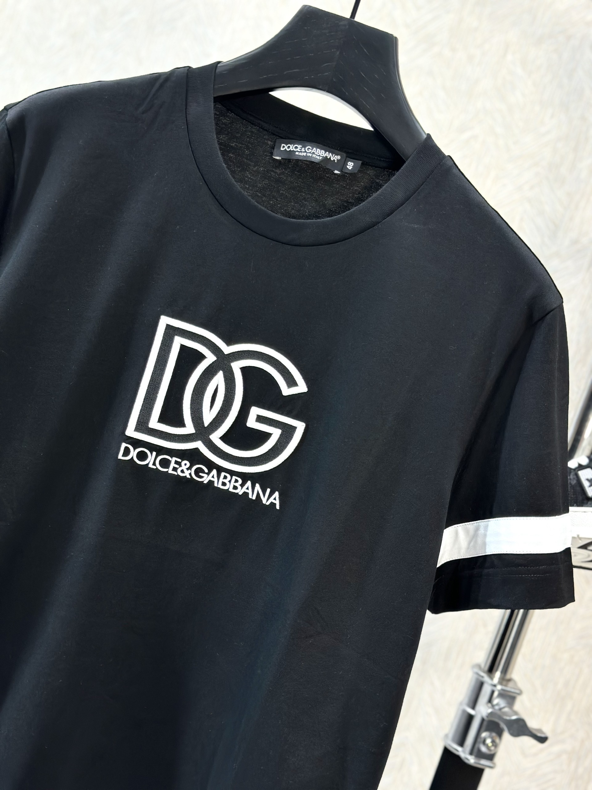 Áo phông T-shirt Dolce Gabbana DG Đen logo DG Milano kẻ sọc ngang Trắng Like Auth on web VTN