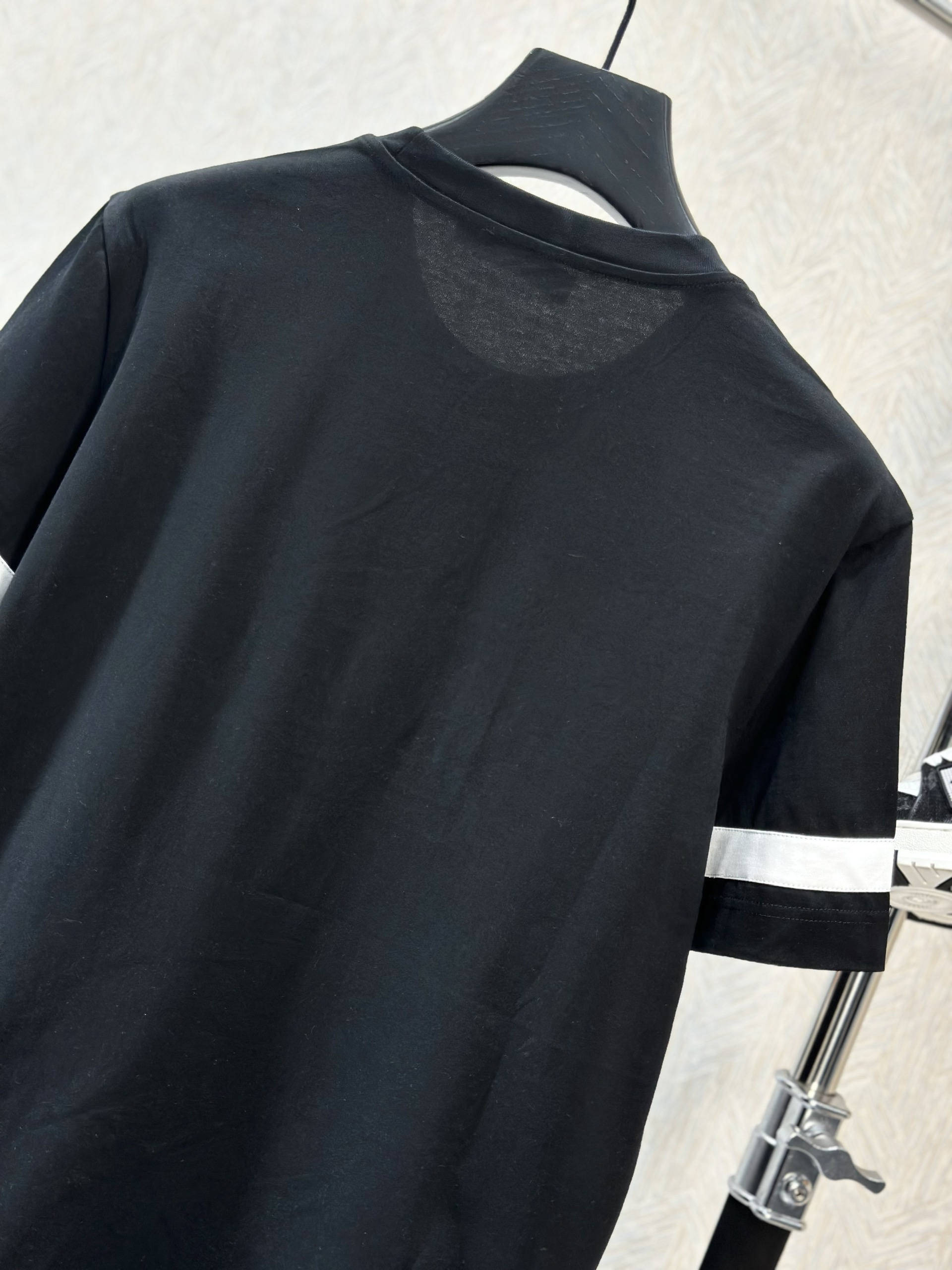 Áo phông T-shirt Dolce Gabbana DG Đen logo DG Milano kẻ sọc ngang Trắng Like Auth on web VTN