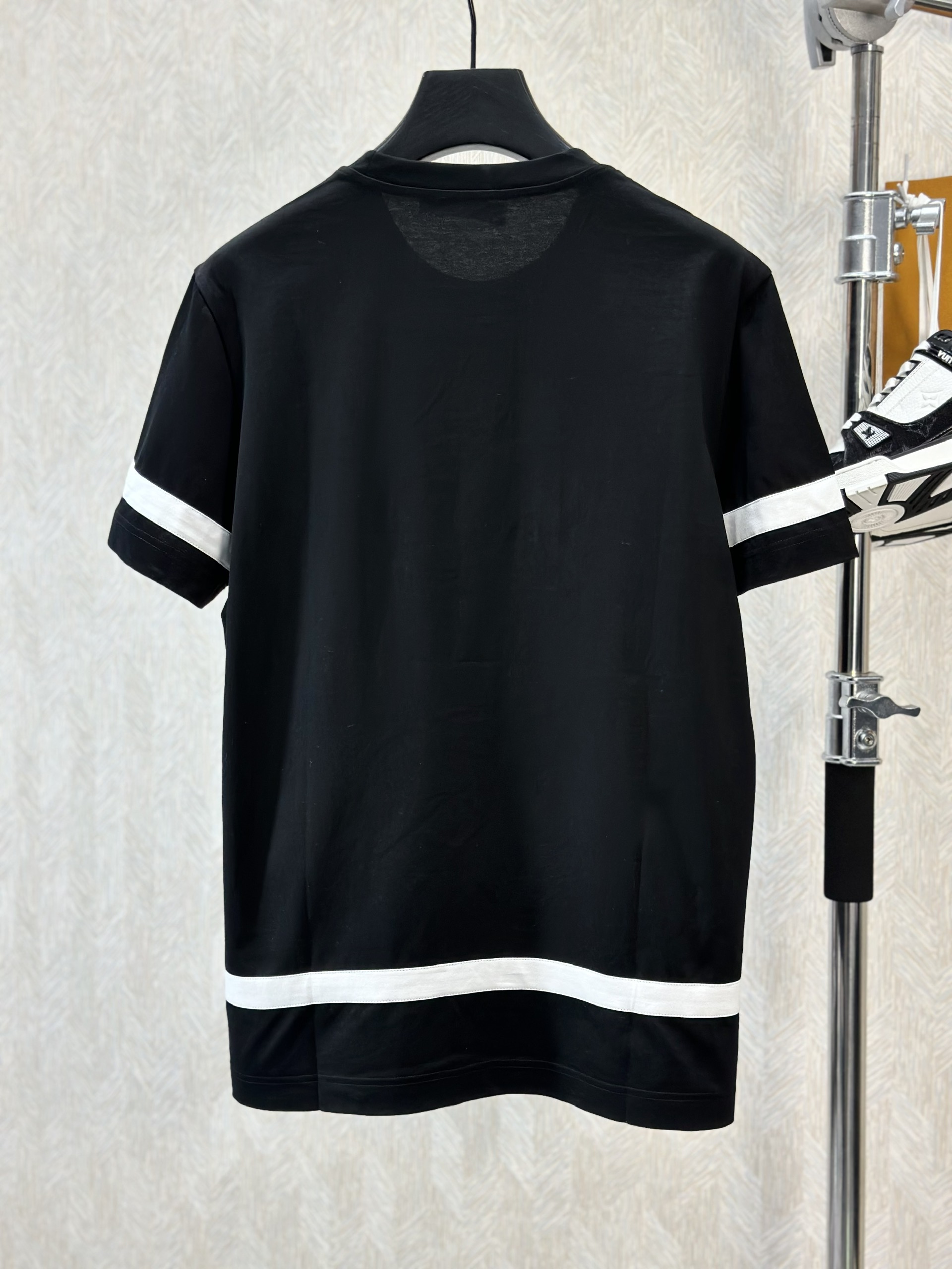 Áo phông T-shirt Dolce Gabbana DG Đen logo DG Milano kẻ sọc ngang Trắng Like Auth on web VTN