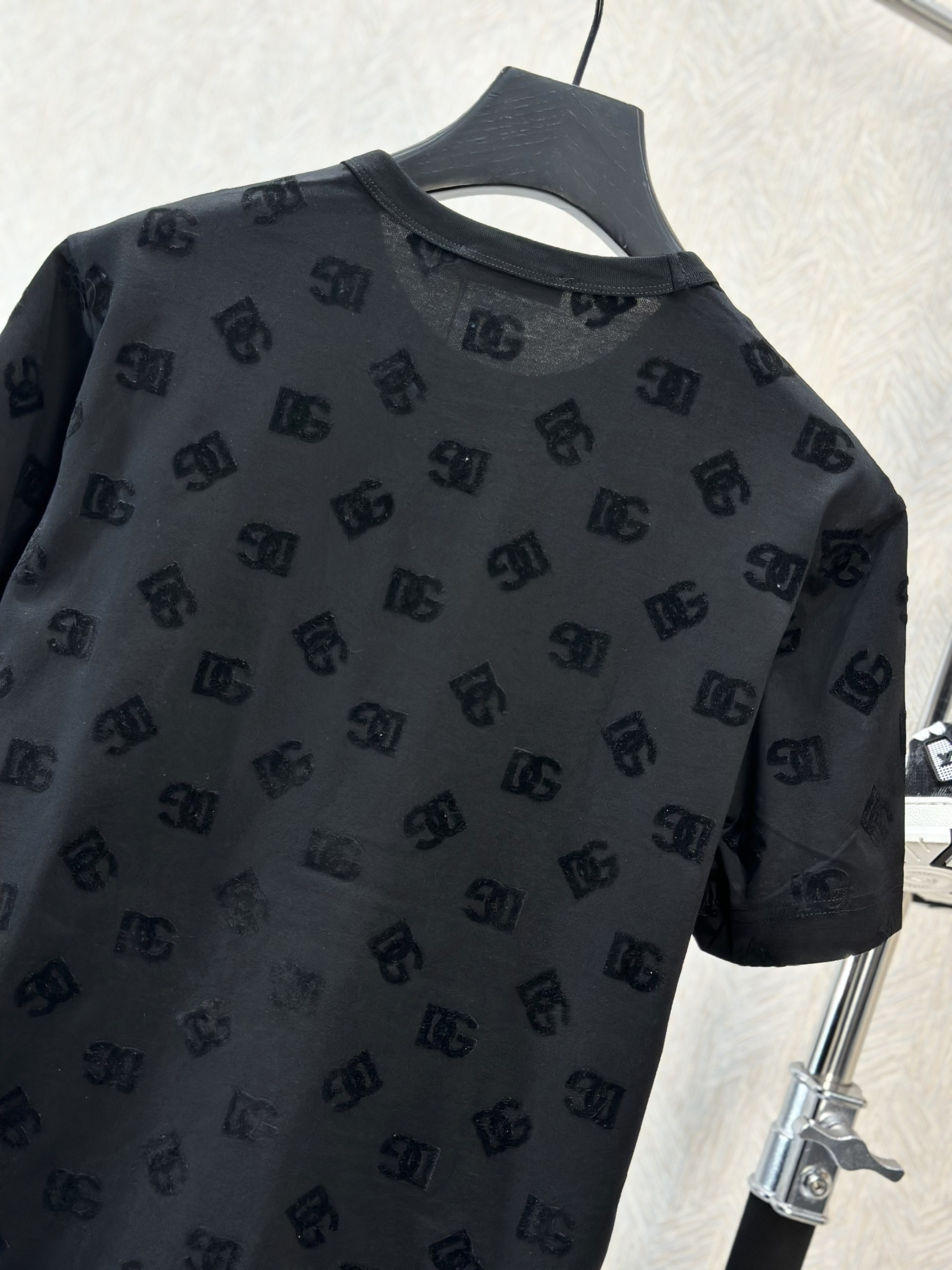Áo phông T-shirt Dolce Gabbana DG Đen họa tiết logo DG full Like Auth on web VTN