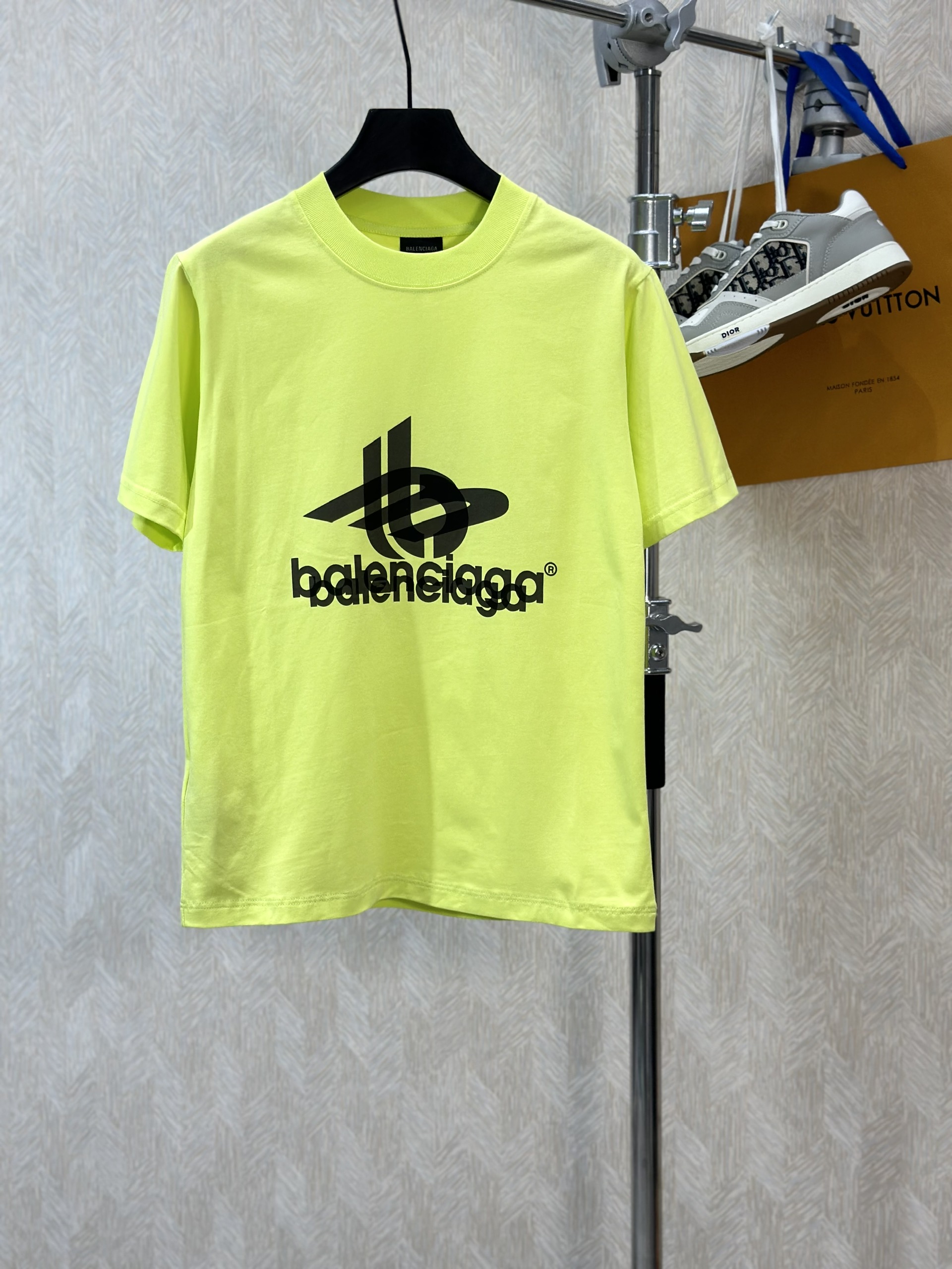 Áo phông T-shirt Balenciaga B Xanh nõn chuối họa tiết chữ lồng Đen Like Auth on web VTN