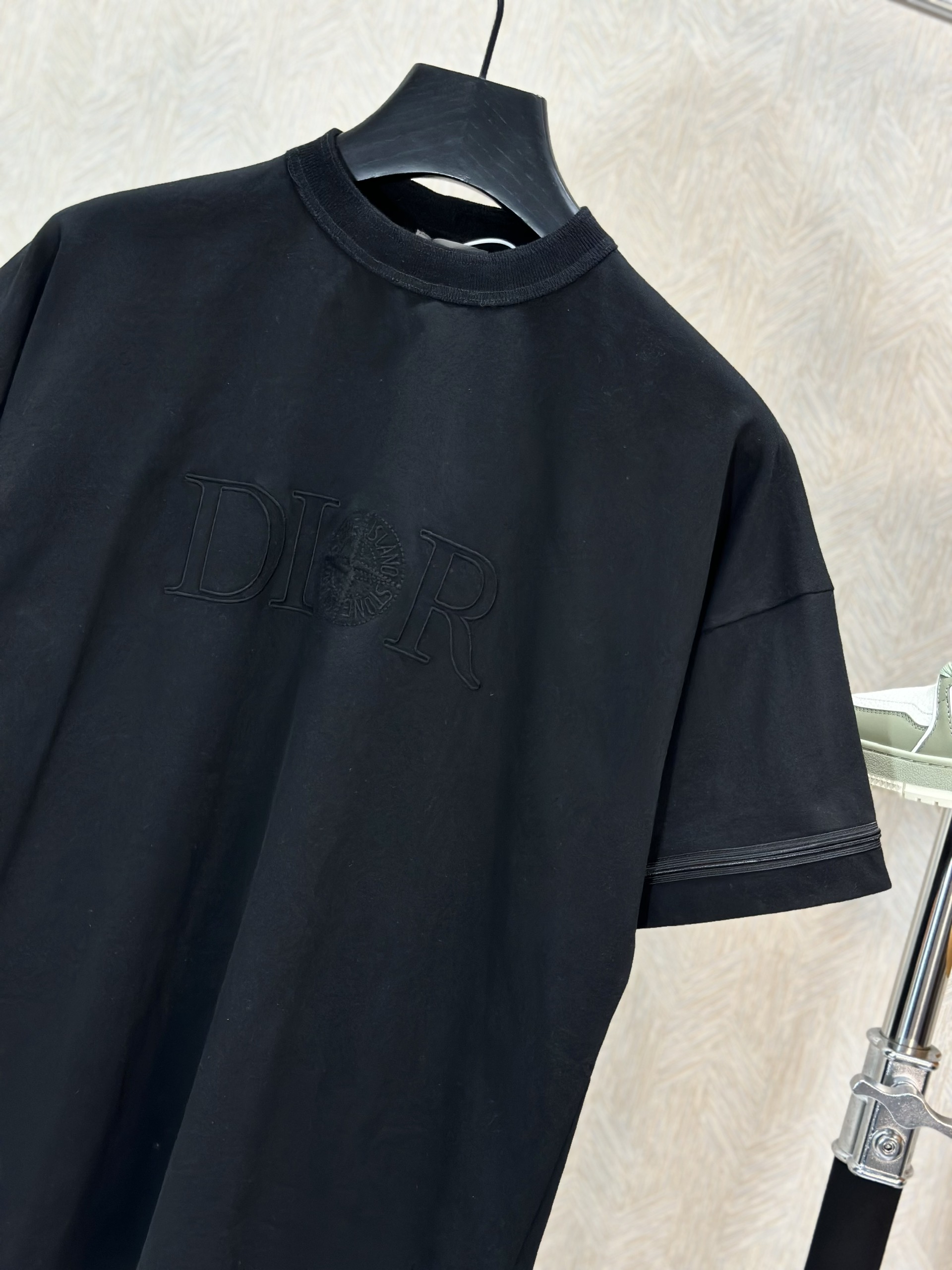 Áo phông T-shirt Dior Đen logo chữ thêu ngực Like Auth on web VTN