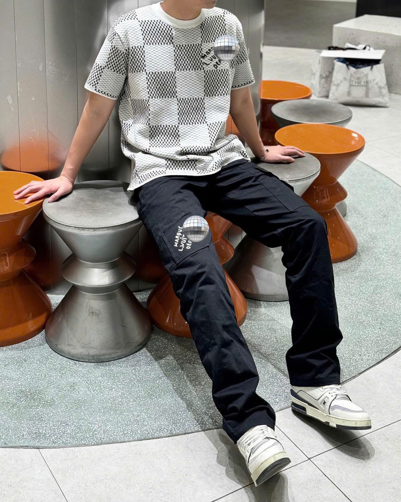 Áo phông T-shirt len Louis Vuitton LV Trắng họa tiết chấm ô phối Đen Like Auth on web VTN