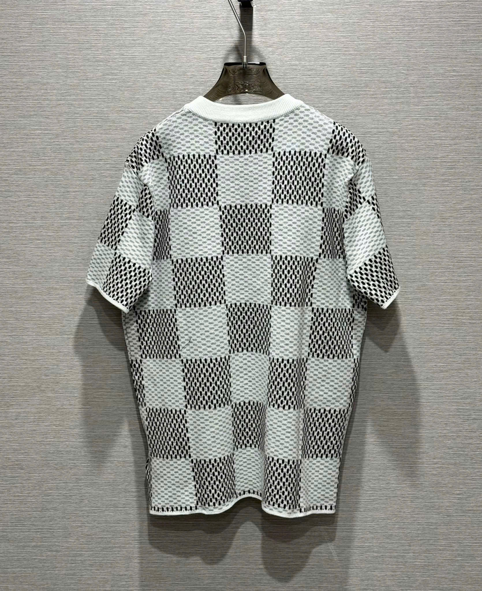 Áo phông T-shirt len Louis Vuitton LV Trắng họa tiết chấm ô phối Đen Like Auth on web VTN