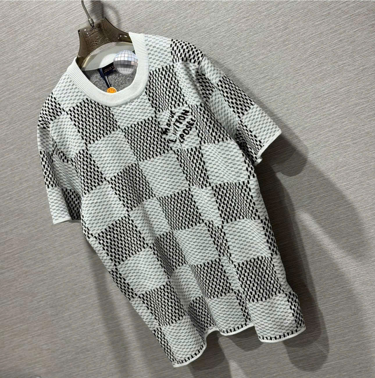 Áo phông T-shirt len Louis Vuitton LV Trắng họa tiết chấm ô phối Đen Like Auth on web VTN