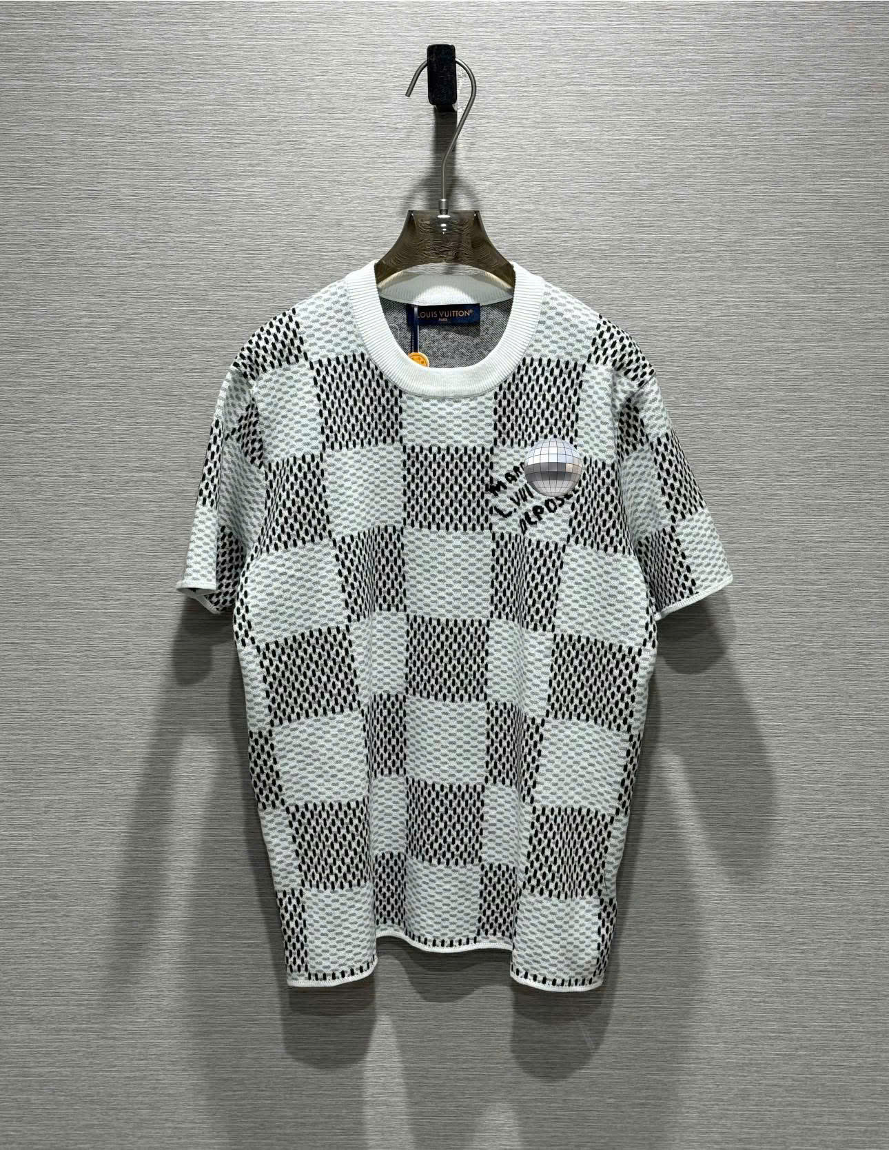 Áo phông T-shirt len Louis Vuitton LV Trắng họa tiết chấm ô phối Đen Like Auth on web VTN