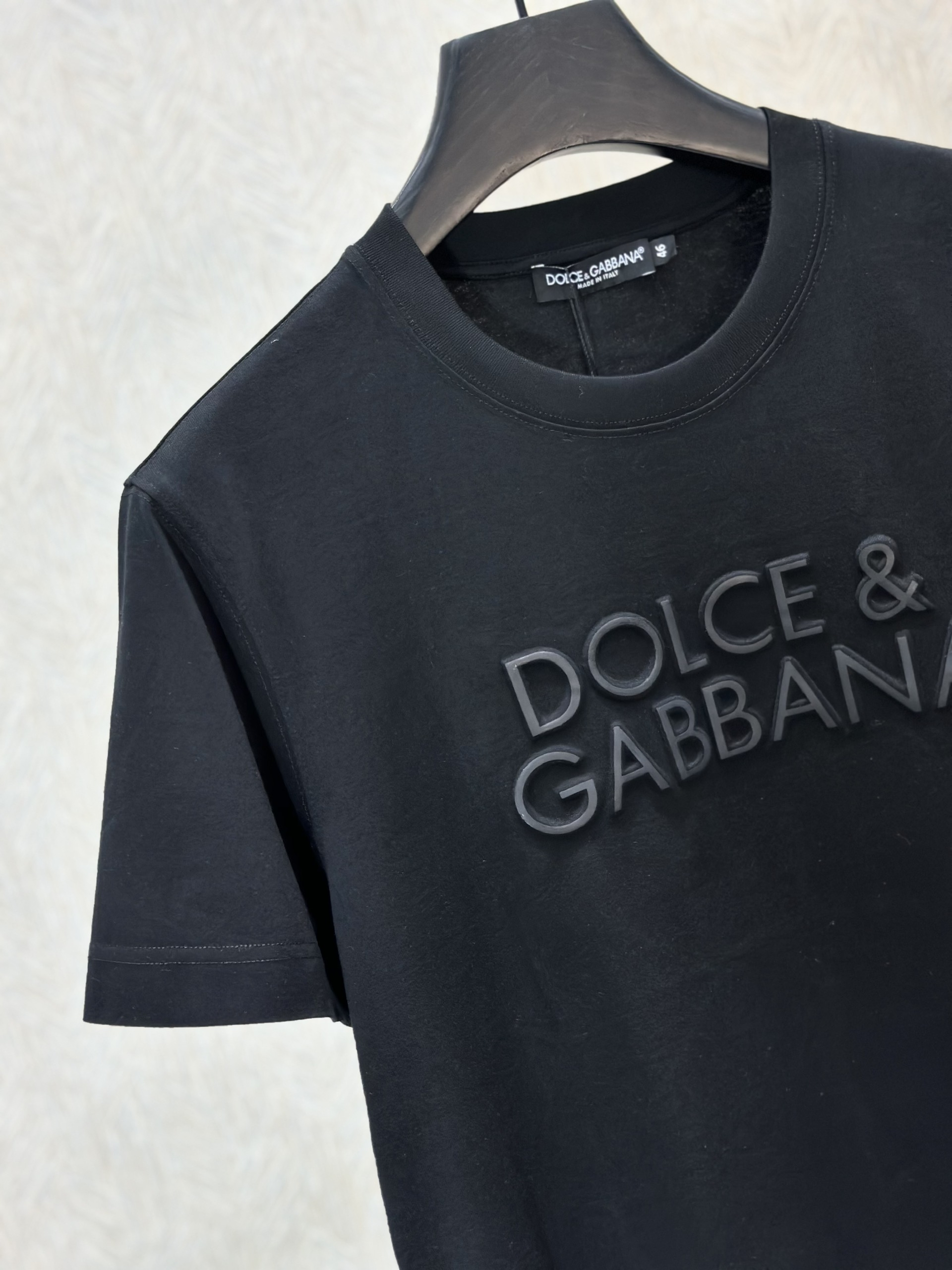 Áo phông T-shirt Dolce Gabbana DG Đen logo chữ nổi ngực Like Auth on web VTN