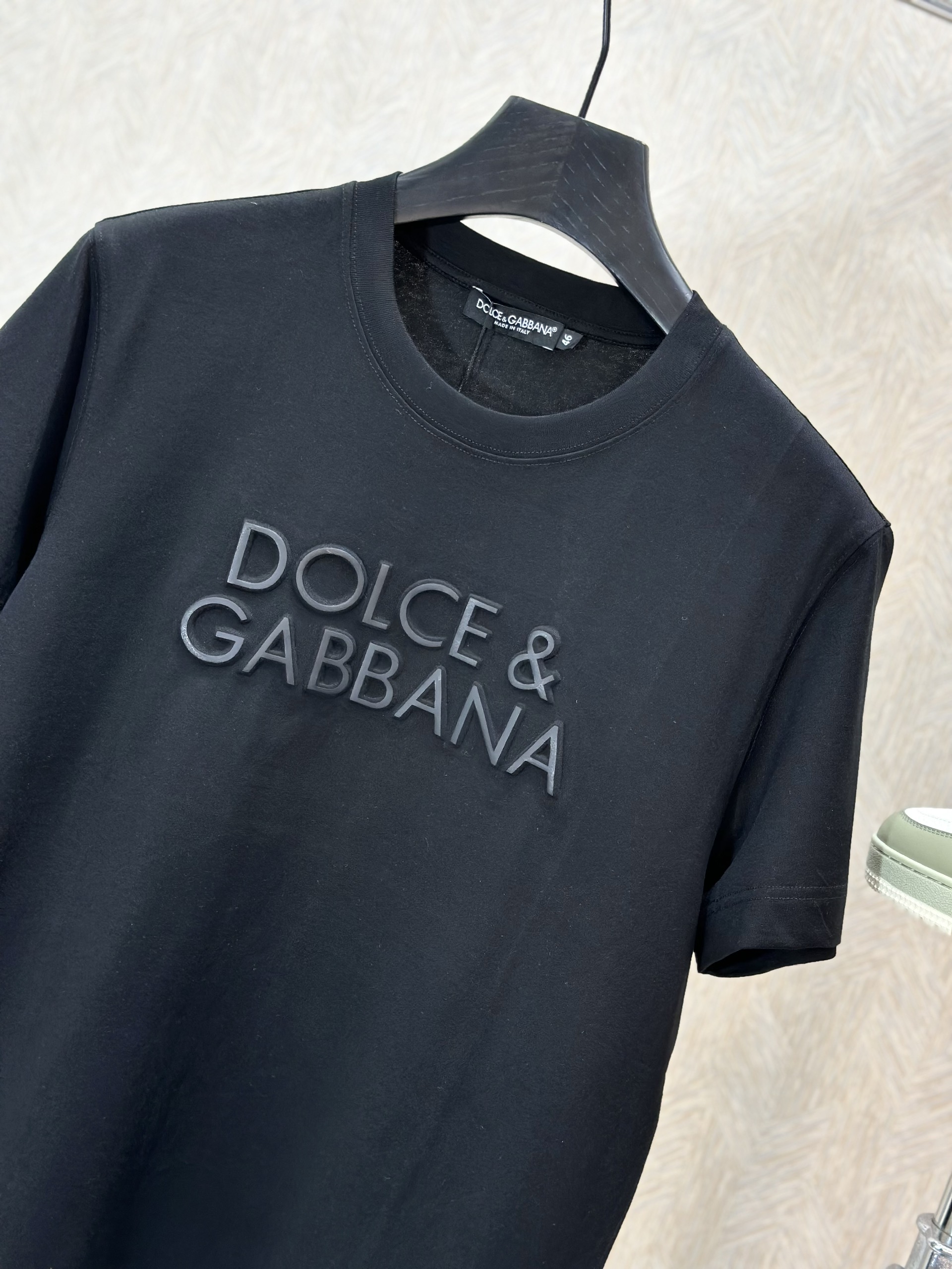 Áo phông T-shirt Dolce Gabbana DG Đen logo chữ nổi ngực Like Auth on web VTN