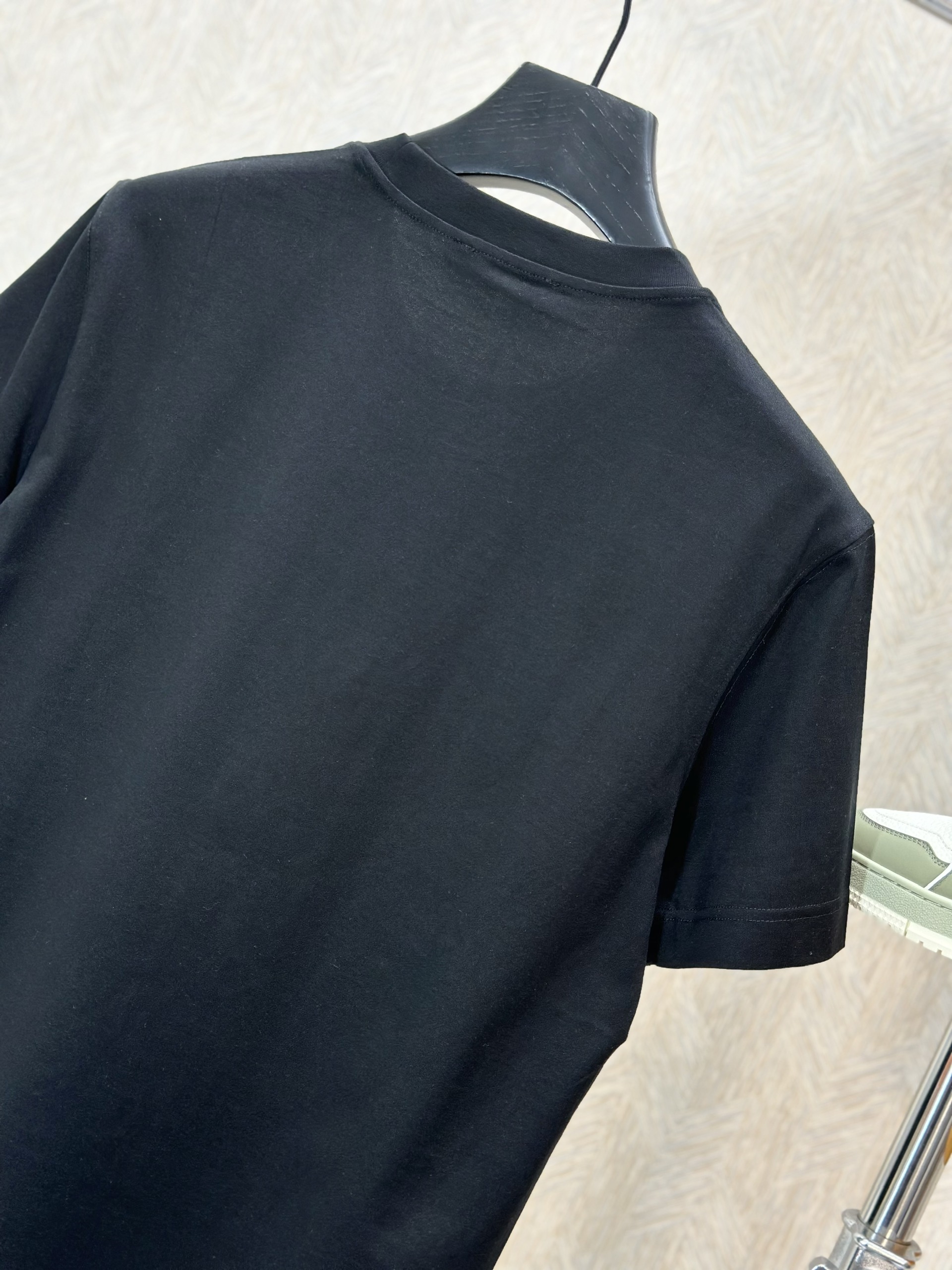 Áo phông T-shirt Dolce Gabbana DG Đen logo chữ nổi ngực Like Auth on web VTN