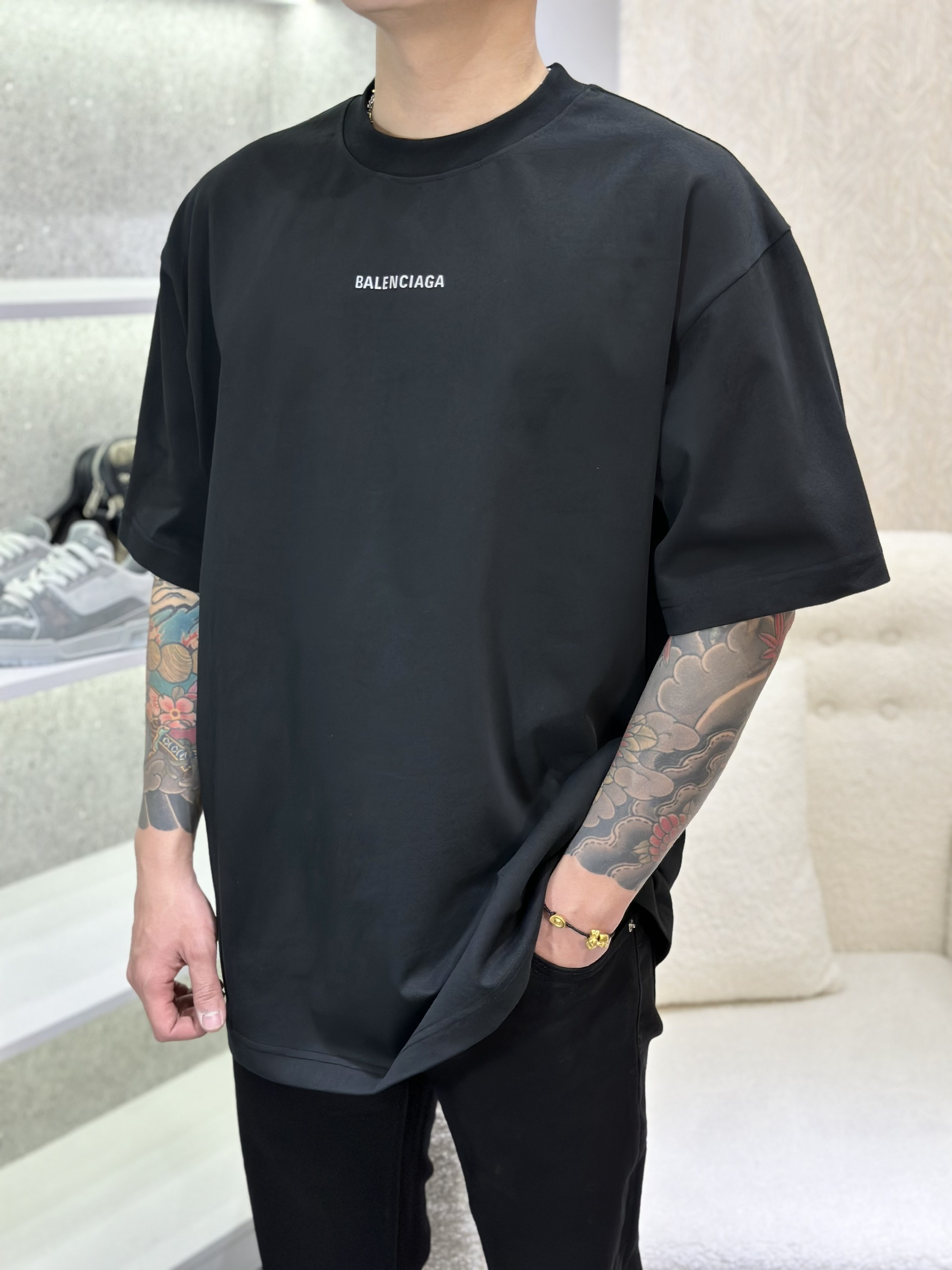 Áo phông T-shirt Balenciaga B Đen logo chữ Trắng Like Auth on web VTN