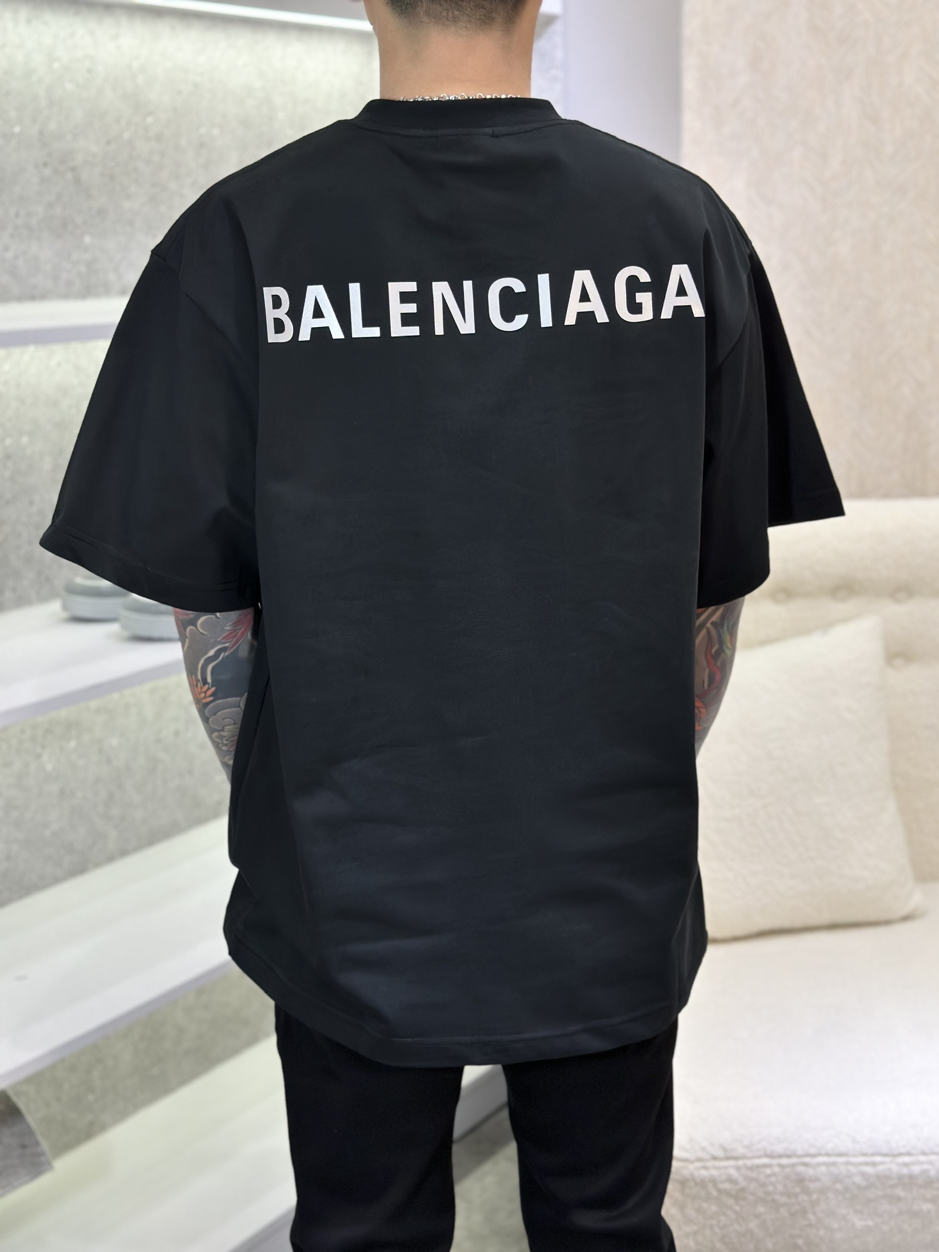Áo phông T-shirt Balenciaga B Đen logo chữ Trắng Like Auth on web VTN