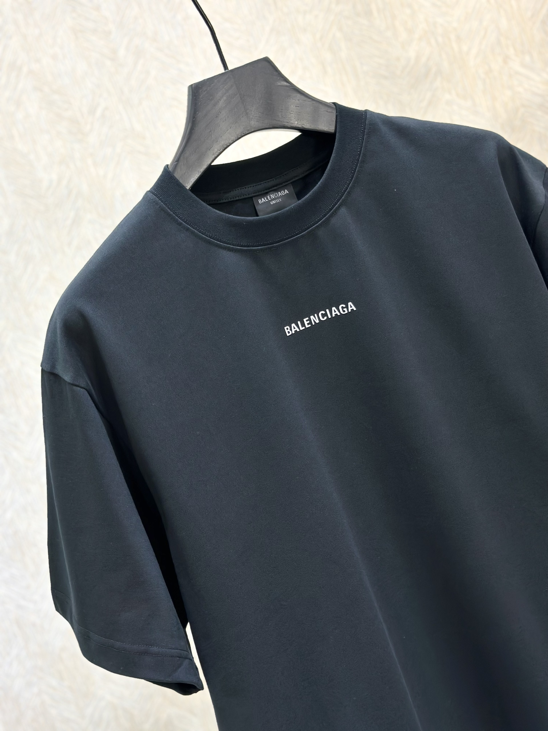 Áo phông T-shirt Balenciaga B Đen logo chữ Trắng Like Auth on web VTN