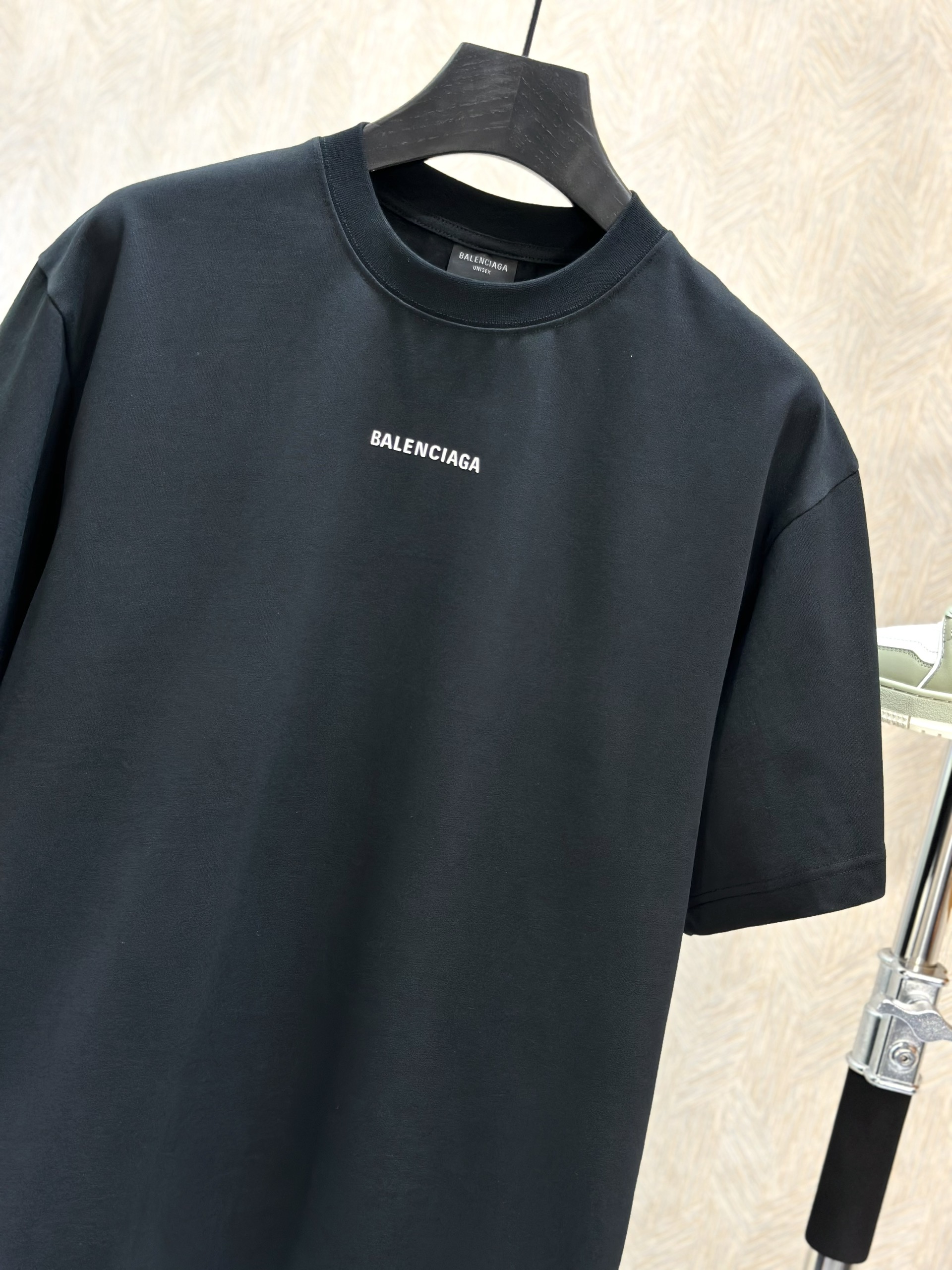 Áo phông T-shirt Balenciaga B Đen logo chữ Trắng Like Auth on web VTN
