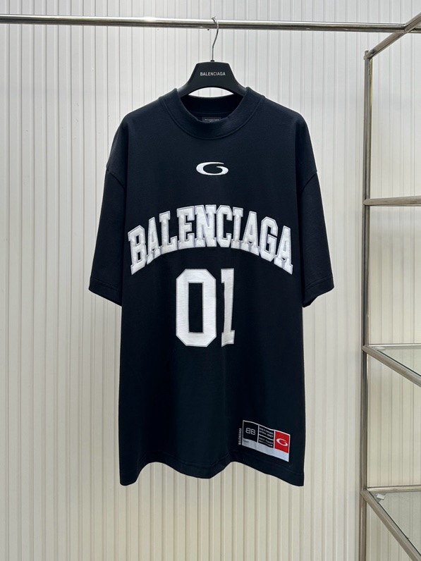 Áo phông T-shirt Balenciaga Đen logo chữ 01 Trắng viền Xám Like Auth on web VTN