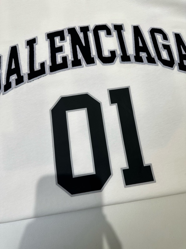 Áo phông T-shirt Balenciaga B Trắng logo chữ 01 Đen viền Xám Like Auth on web VTN