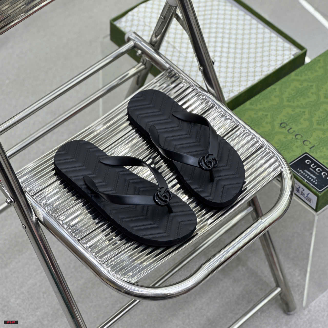 Dép tông, xỏ ngón Gucci GC Đen logo GG đế dập nổi Like Auth on web fullbox bill thẻ LVQ