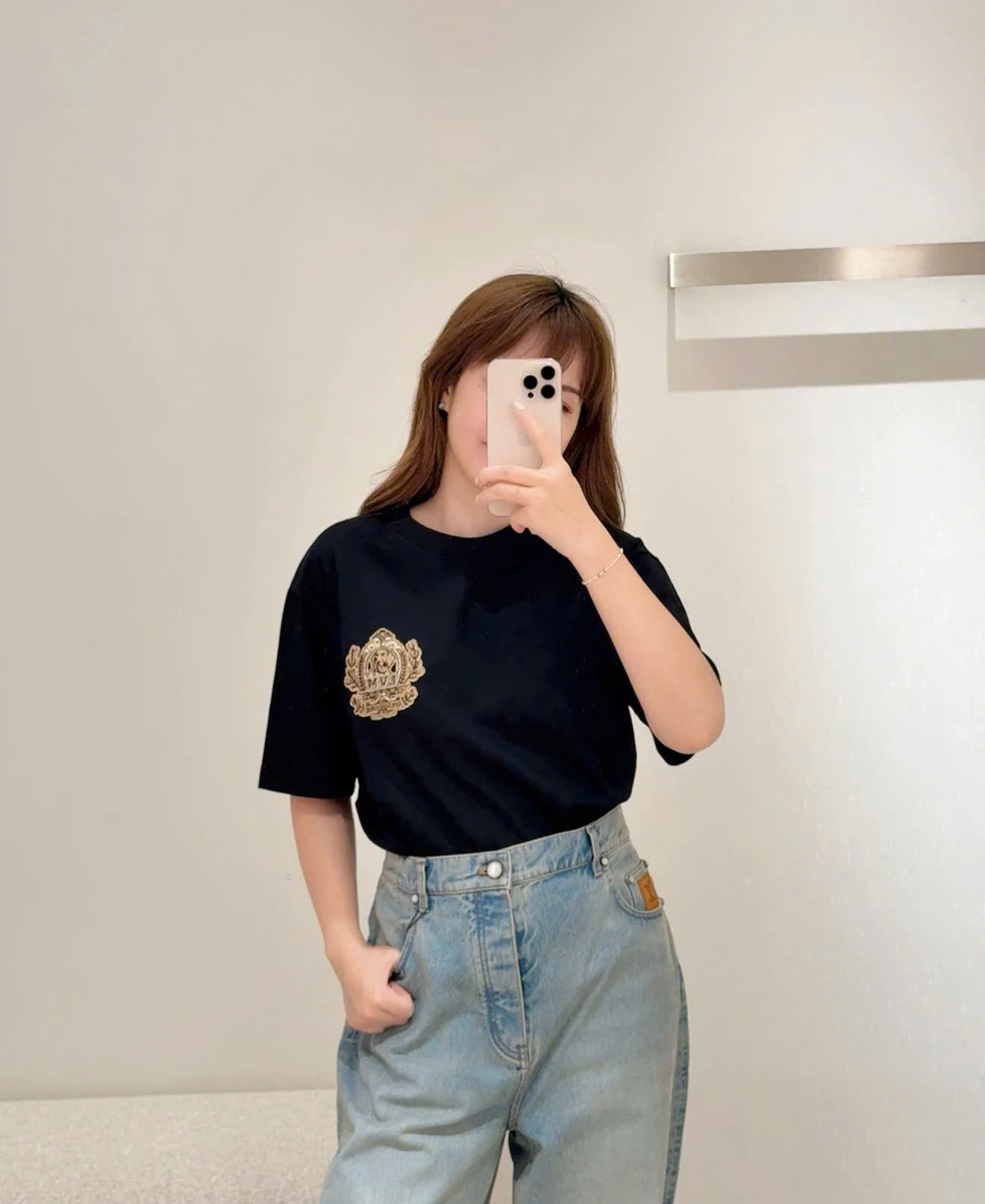 Áo phông T-shirt len Louis Vuitton LV Đen tag logo huy hiệu cún thêu ngực Like Auth on web NV